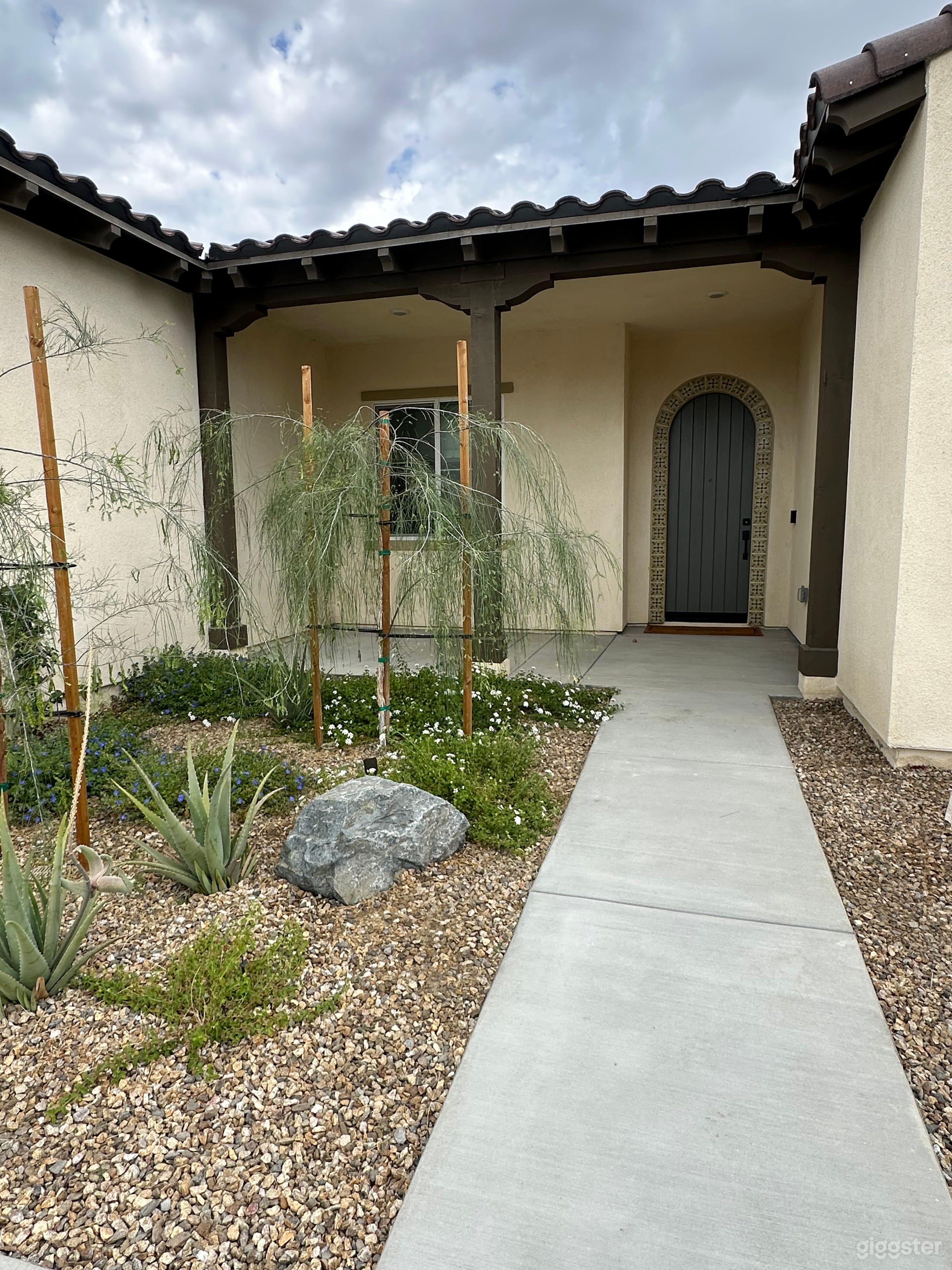 Modern Spanish Desert Retreat Oasis with Pool Photo 2