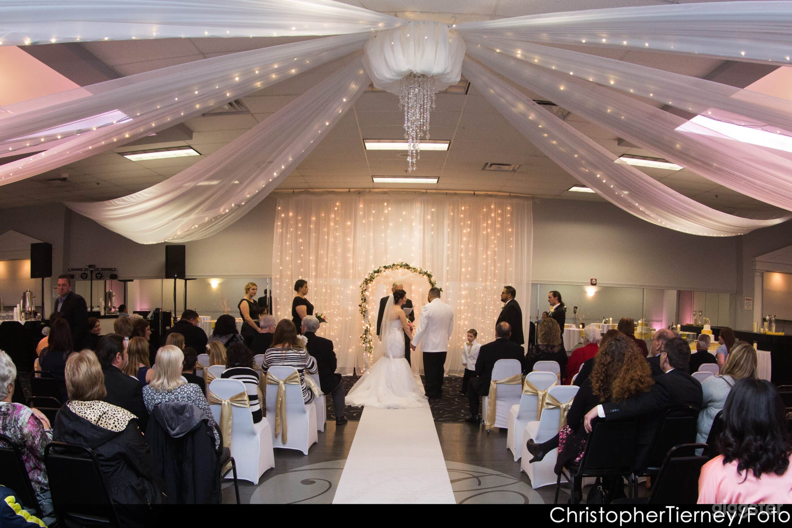 Breathtaking Omaha Garden Venue Photo 1