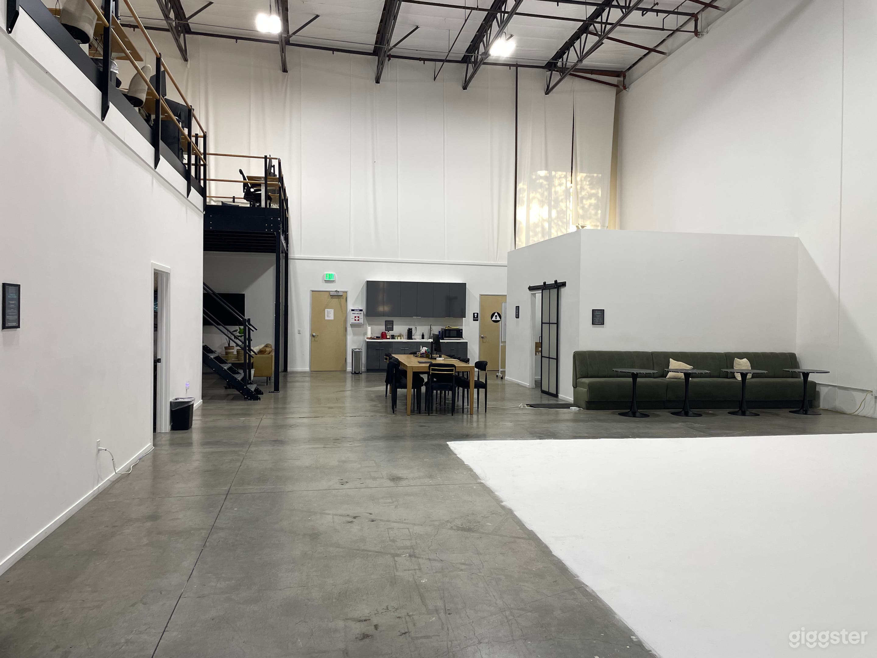 Spacious Studio/Office with Cyc wall, near LAX Photo 1
