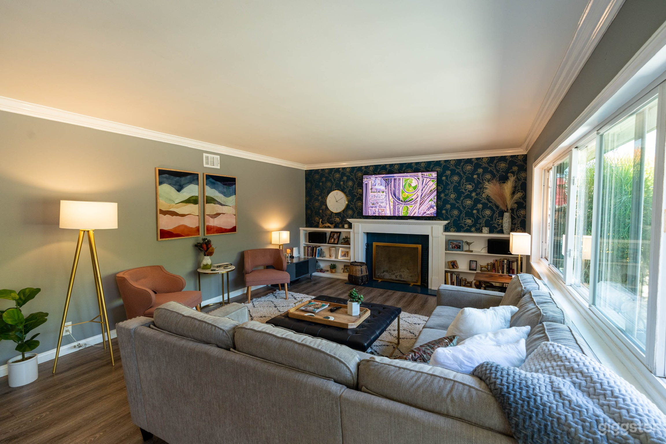 Eclectic /Artsy meets Mid-Century Modern Photo 1