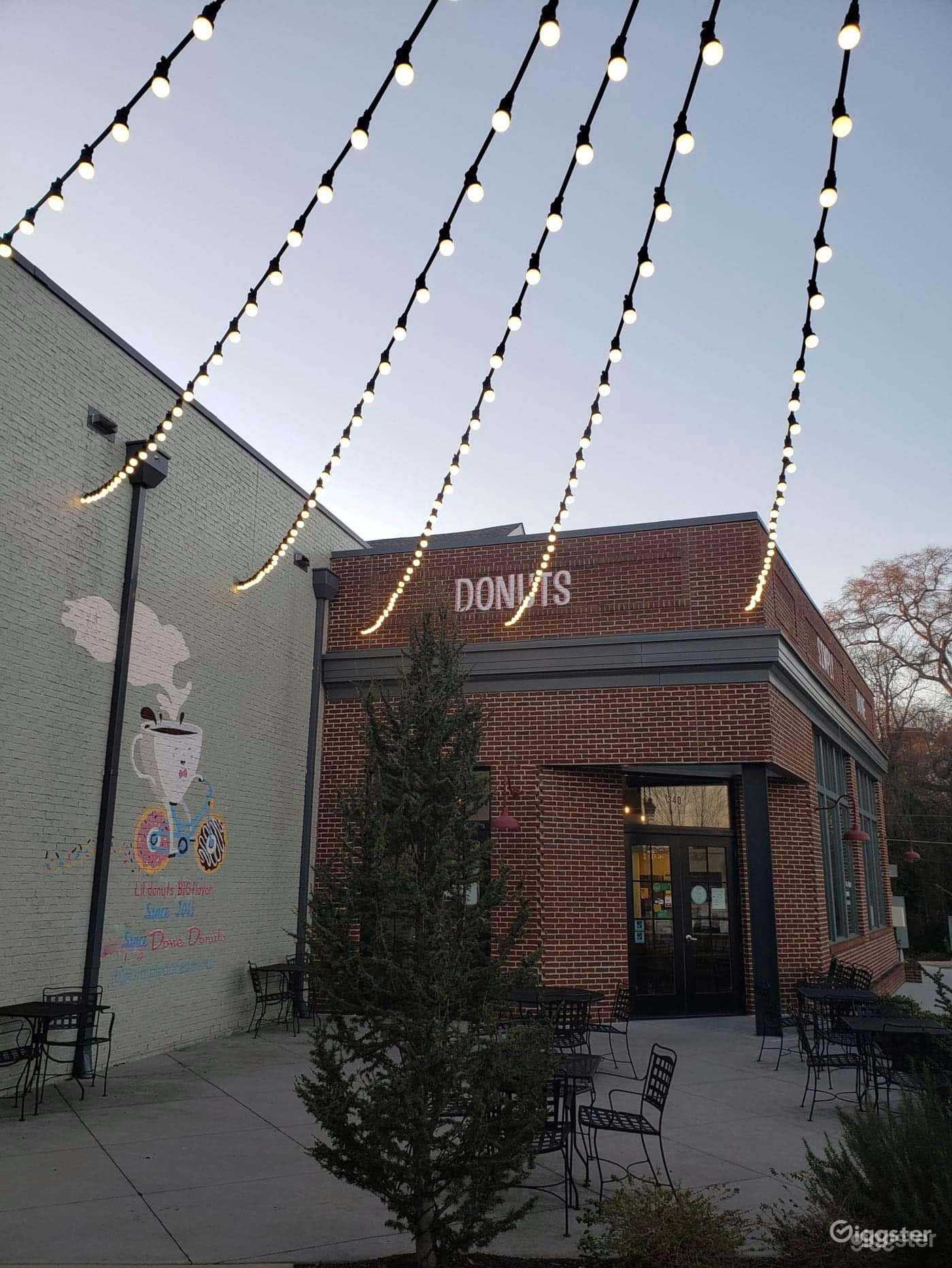 Open &amp; Charming Donut/Coffee shop Photo 2