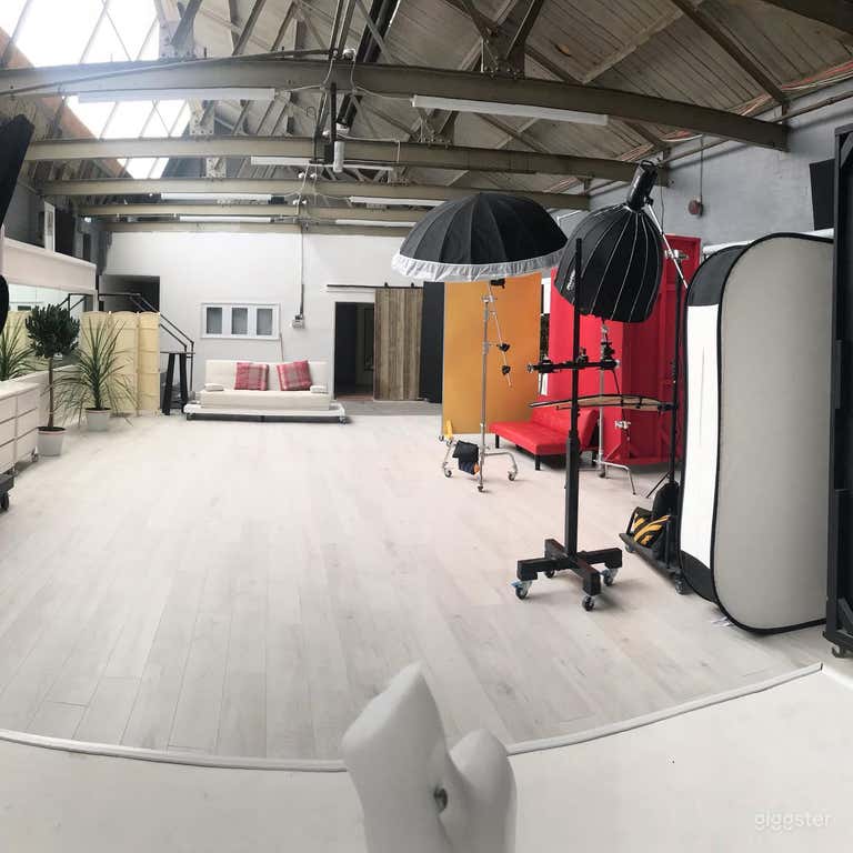  Fully Equipped Photography Studio in Birmingham  