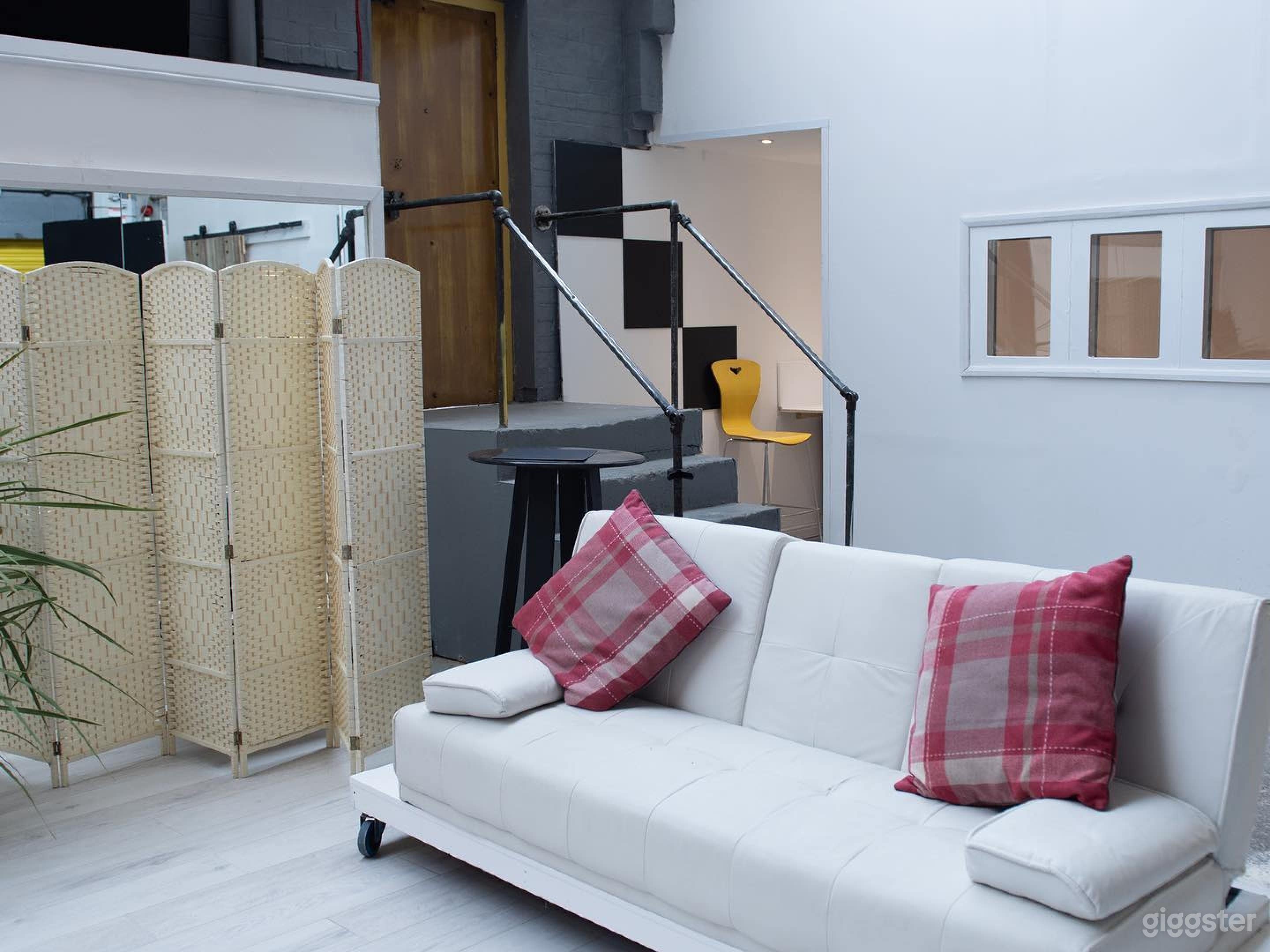 Fully Equipped Photography Studio in Birmingham  Photo 3