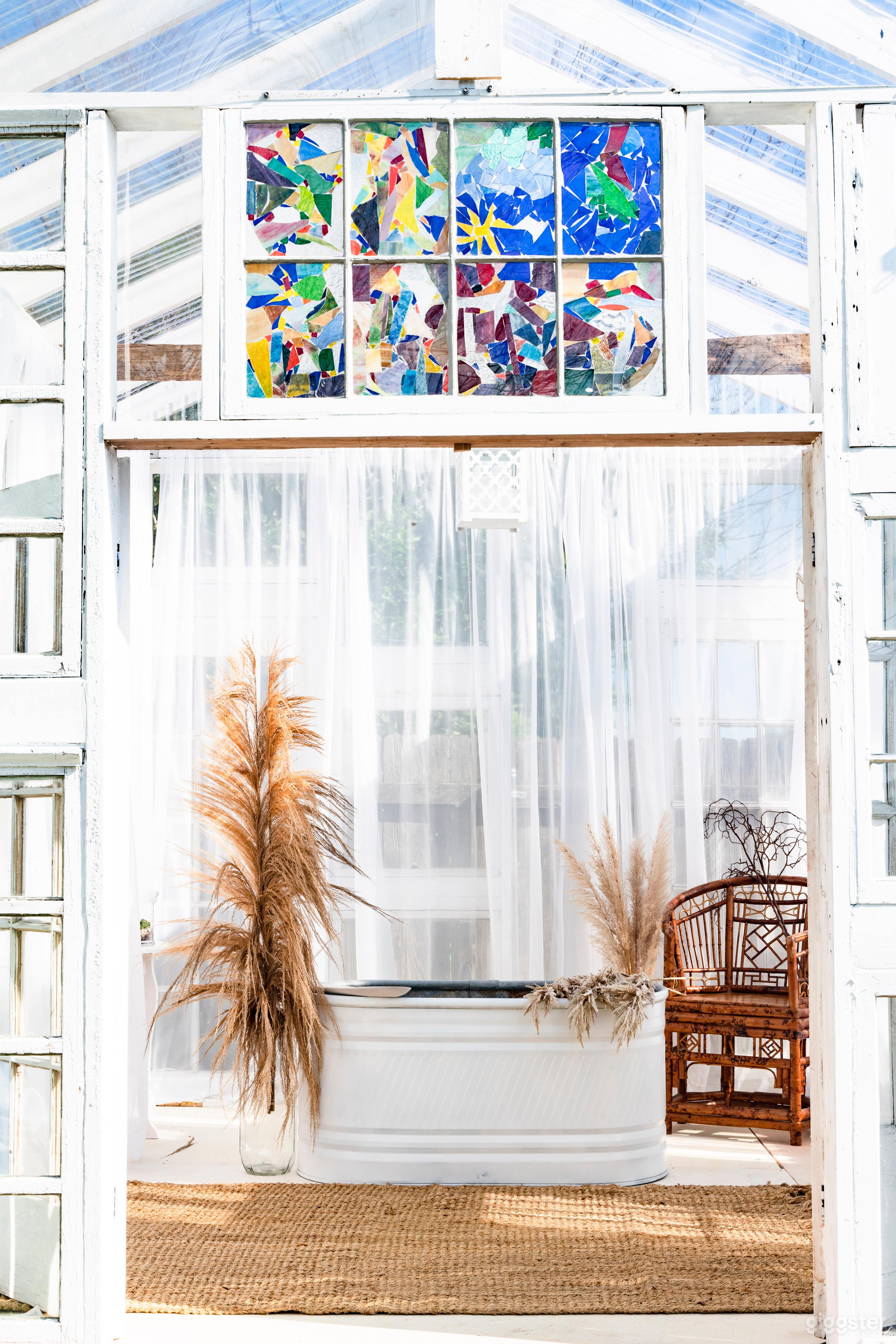 Awesome Greenhouse with Lots of Natural Light Photo 3