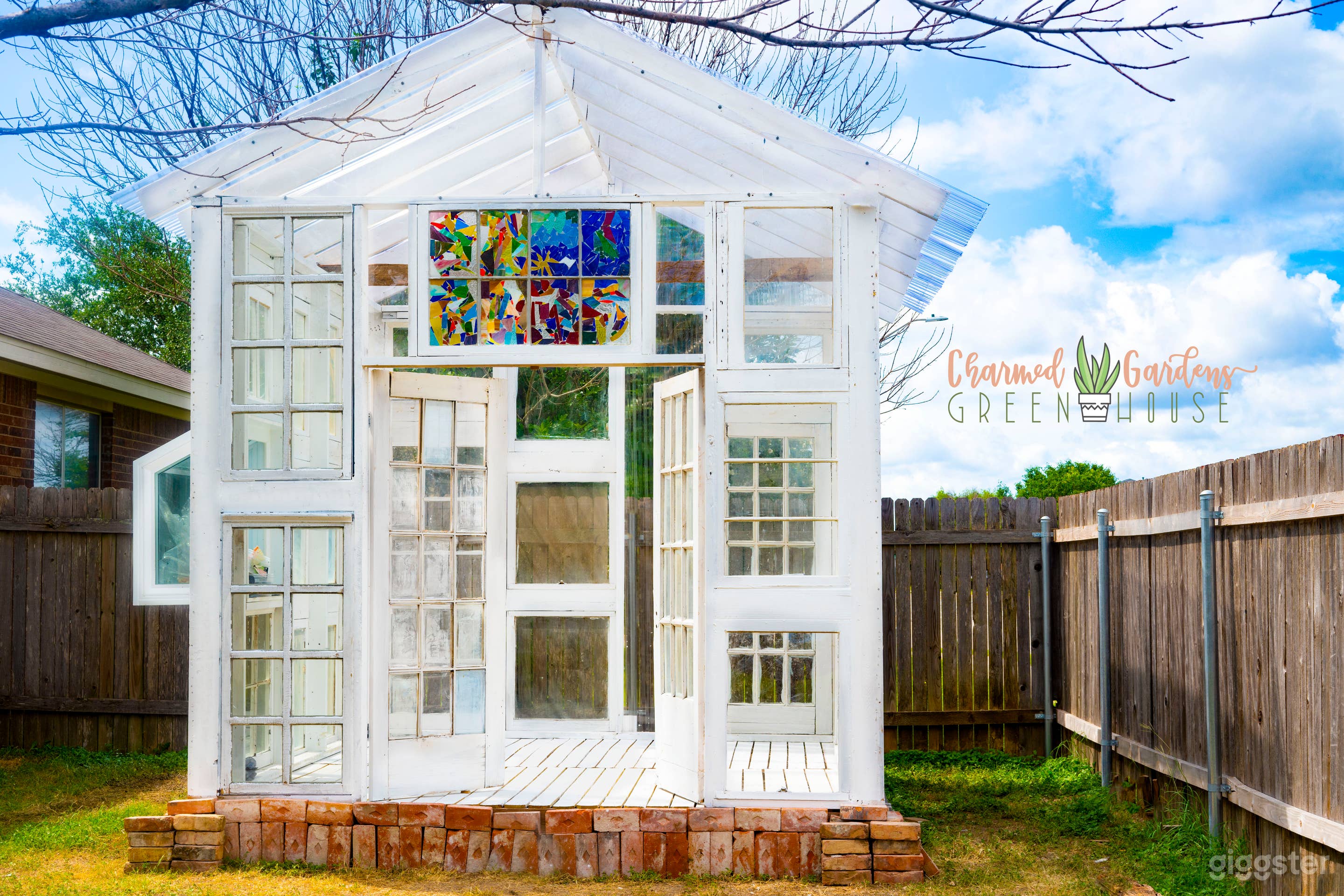 Awesome Greenhouse with Lots of Natural Light Photo 2