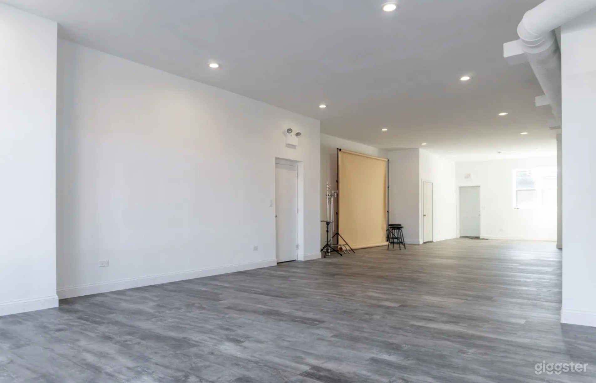 Bright, White Storefront Space in Wicker Park Photo 2