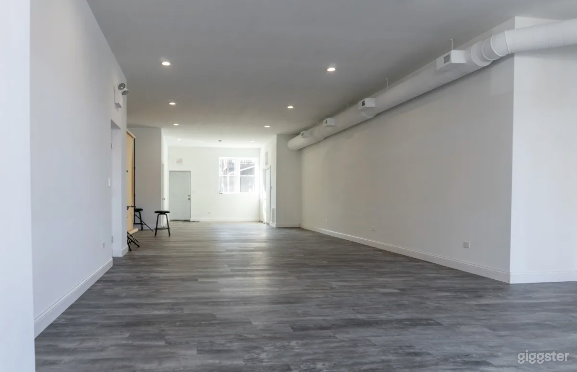 Bright, White Storefront Space in Wicker Park Photo 3