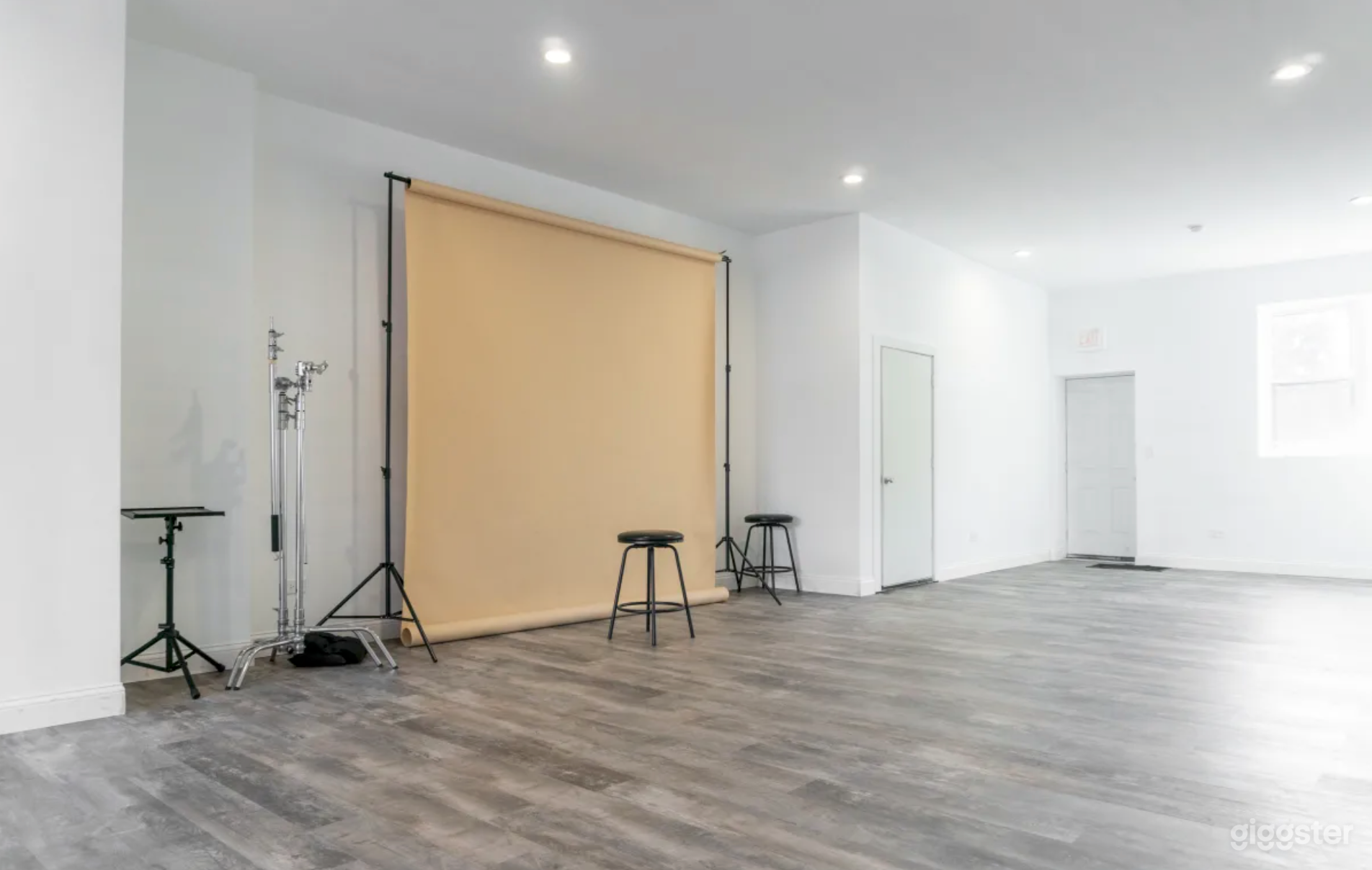 Bright, White Storefront Space in Wicker Park Photo 1