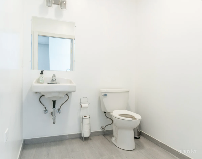  Bright, White Storefront Space in Wicker Park 