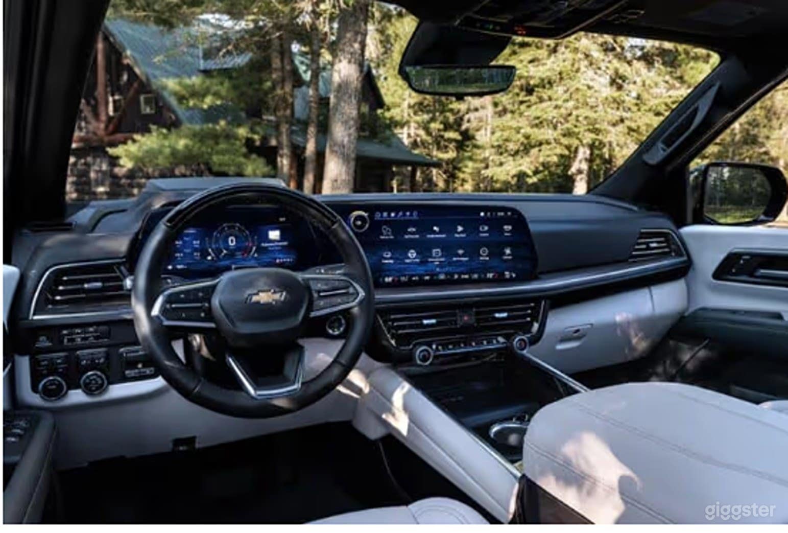 Comfortable Chevrolet Suburban Photo 3