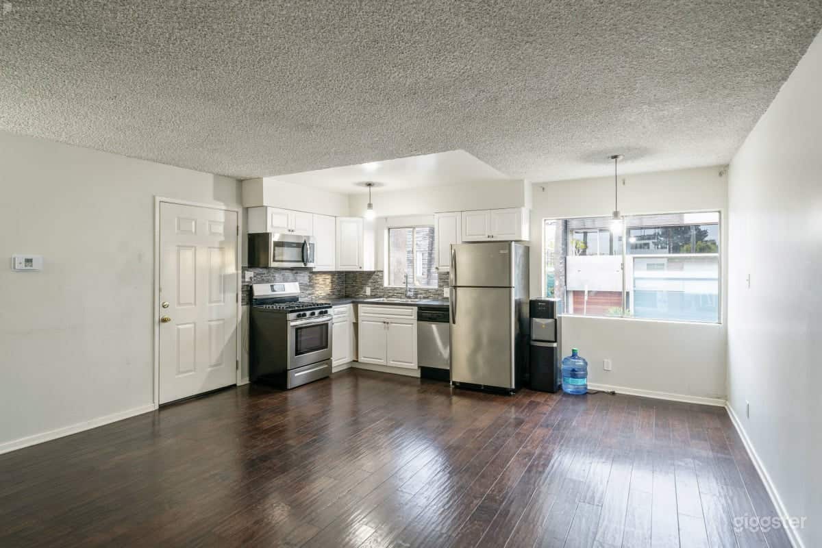 Well-Lit Charming Gallery Space Photo 3