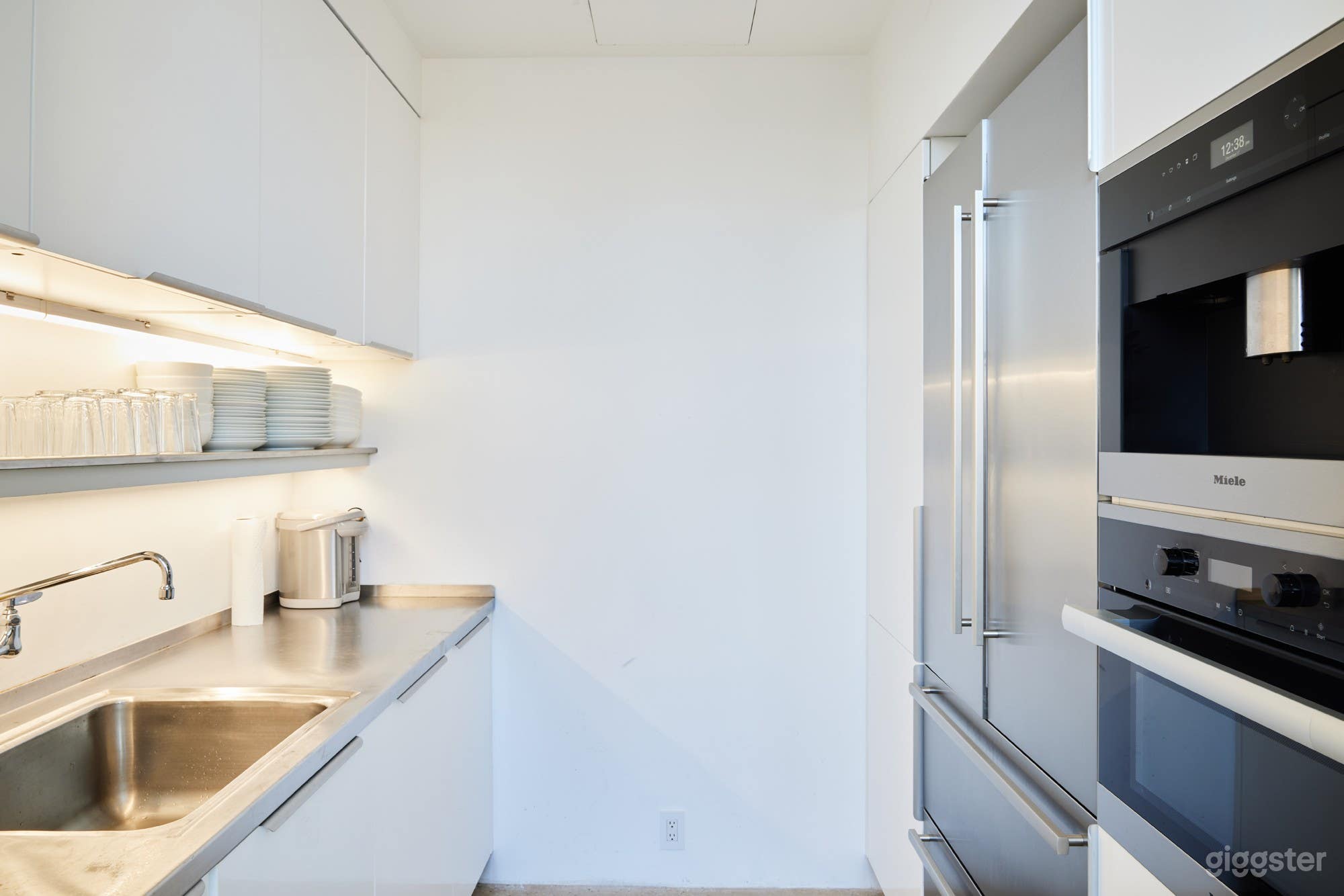 7500 sqft West Soho Bright Elegant Studios Photo 4