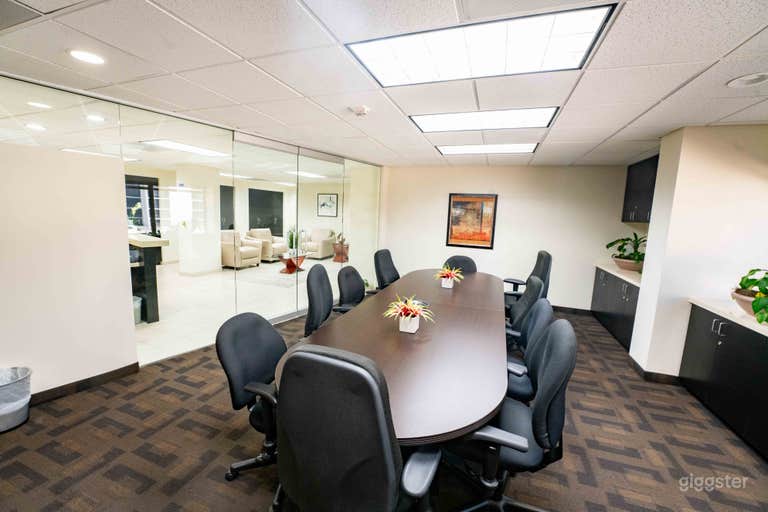  Suite 700: Executive Conference Room (LAX) 