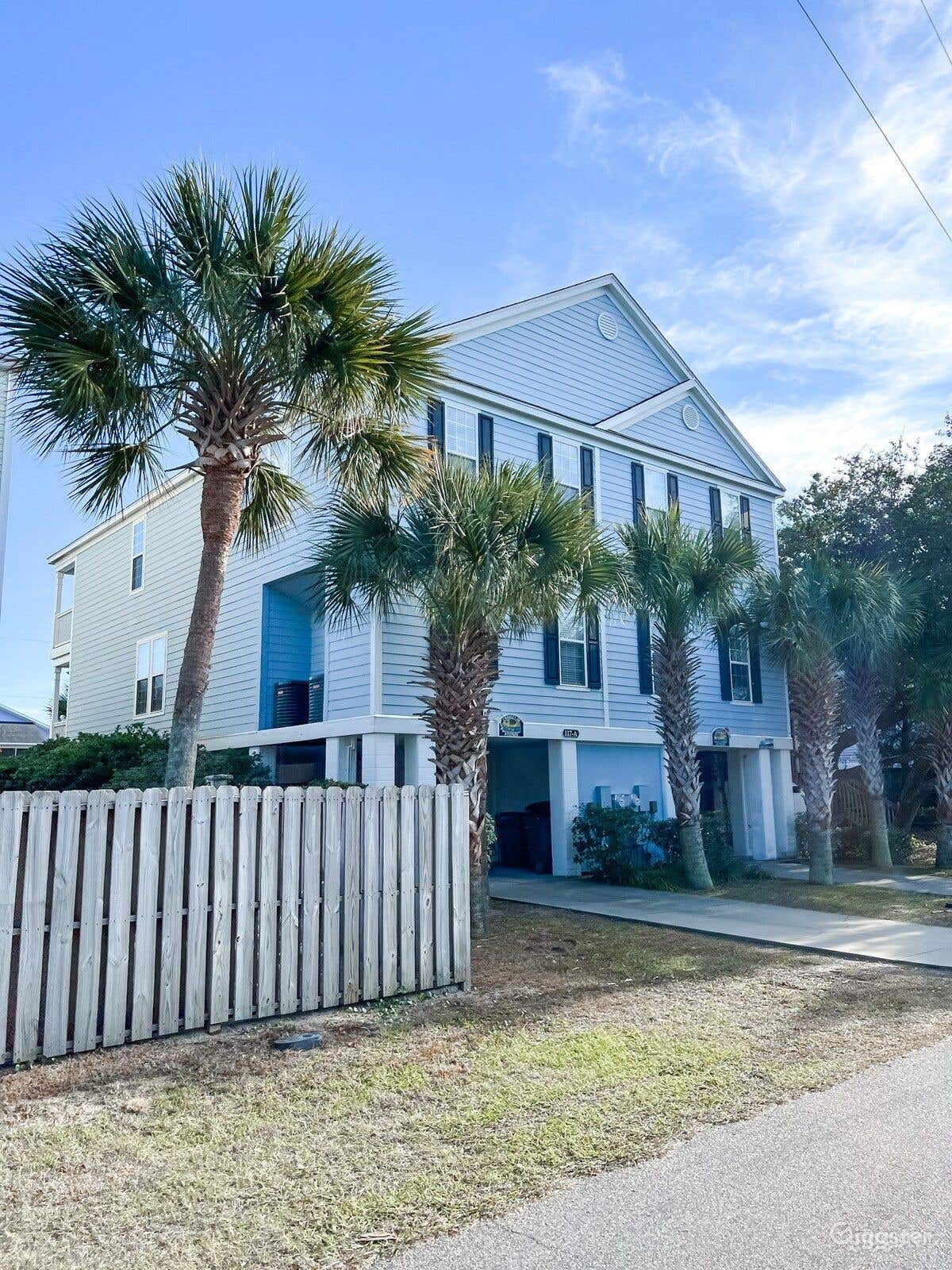 Private Heated+Cooled Salt Pool / Restaurants Feet Away! / Beach Access Photo 1