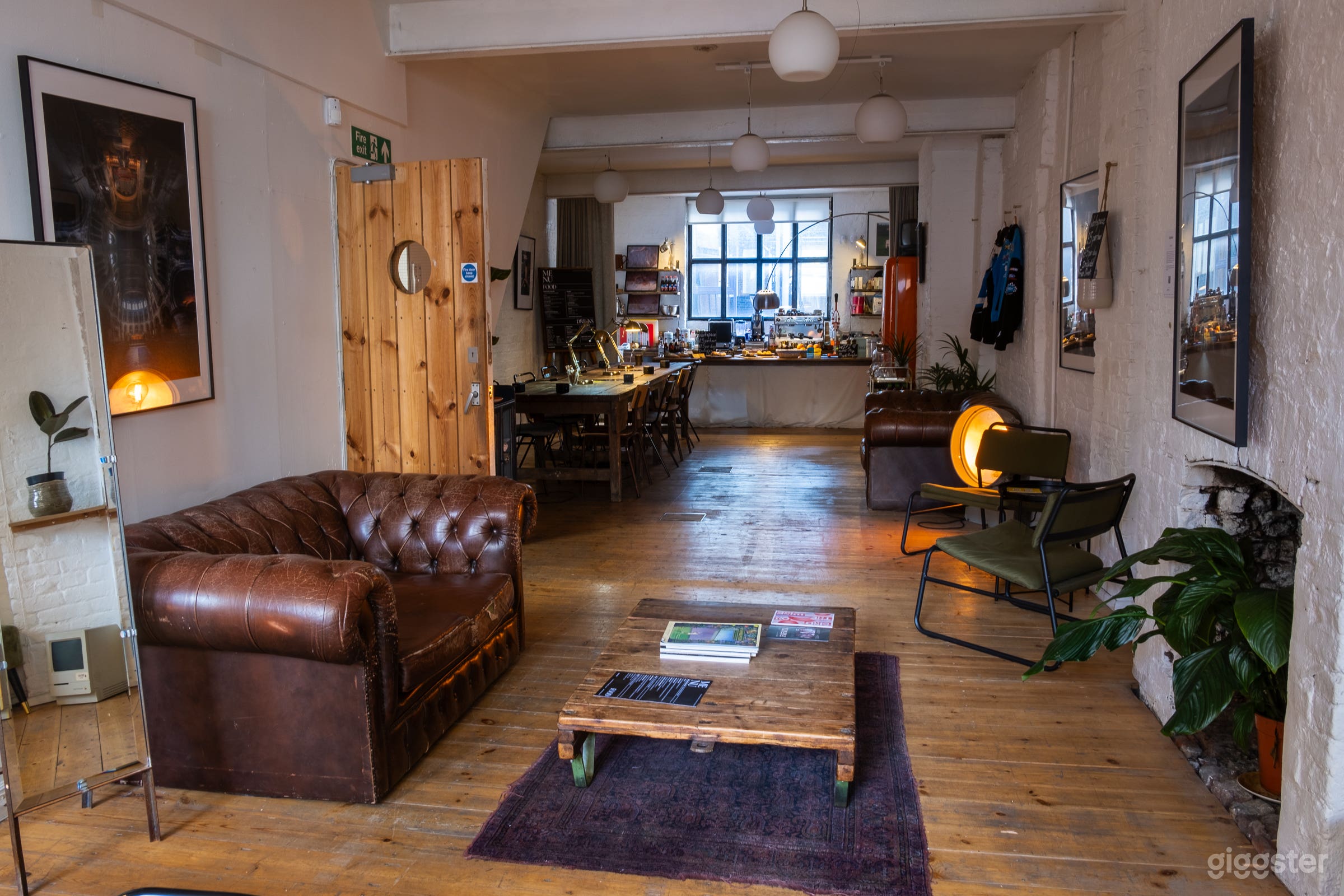 Stylish Music Studio Photo 1