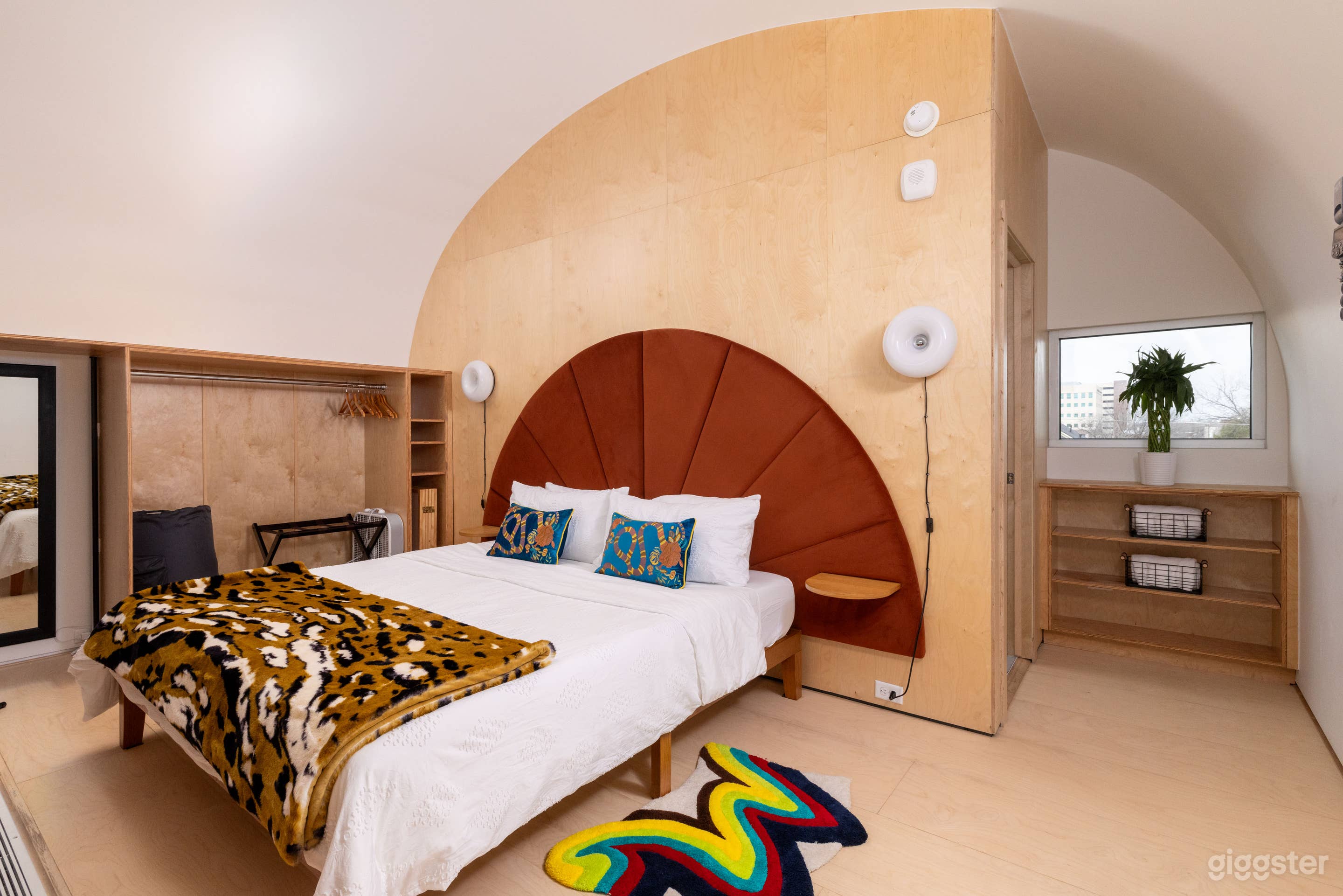 Luxury Dome Condo with Abundant Natural Light for Film shoot Photo 4