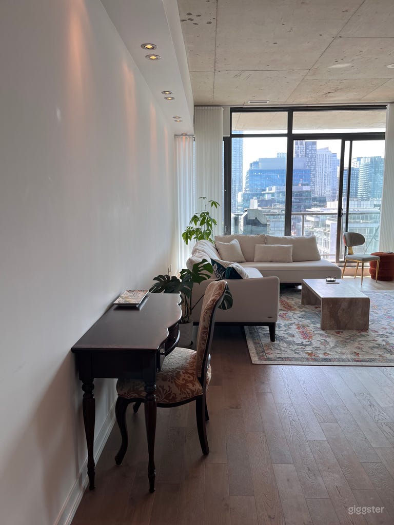 Modern Downtown Loft for Creative Projects 