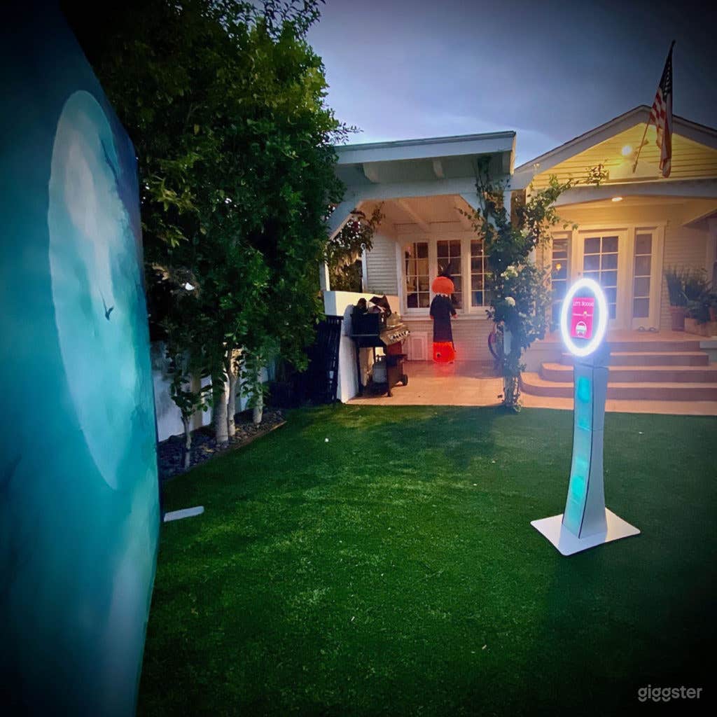 Curve Booth Duo Photo 2