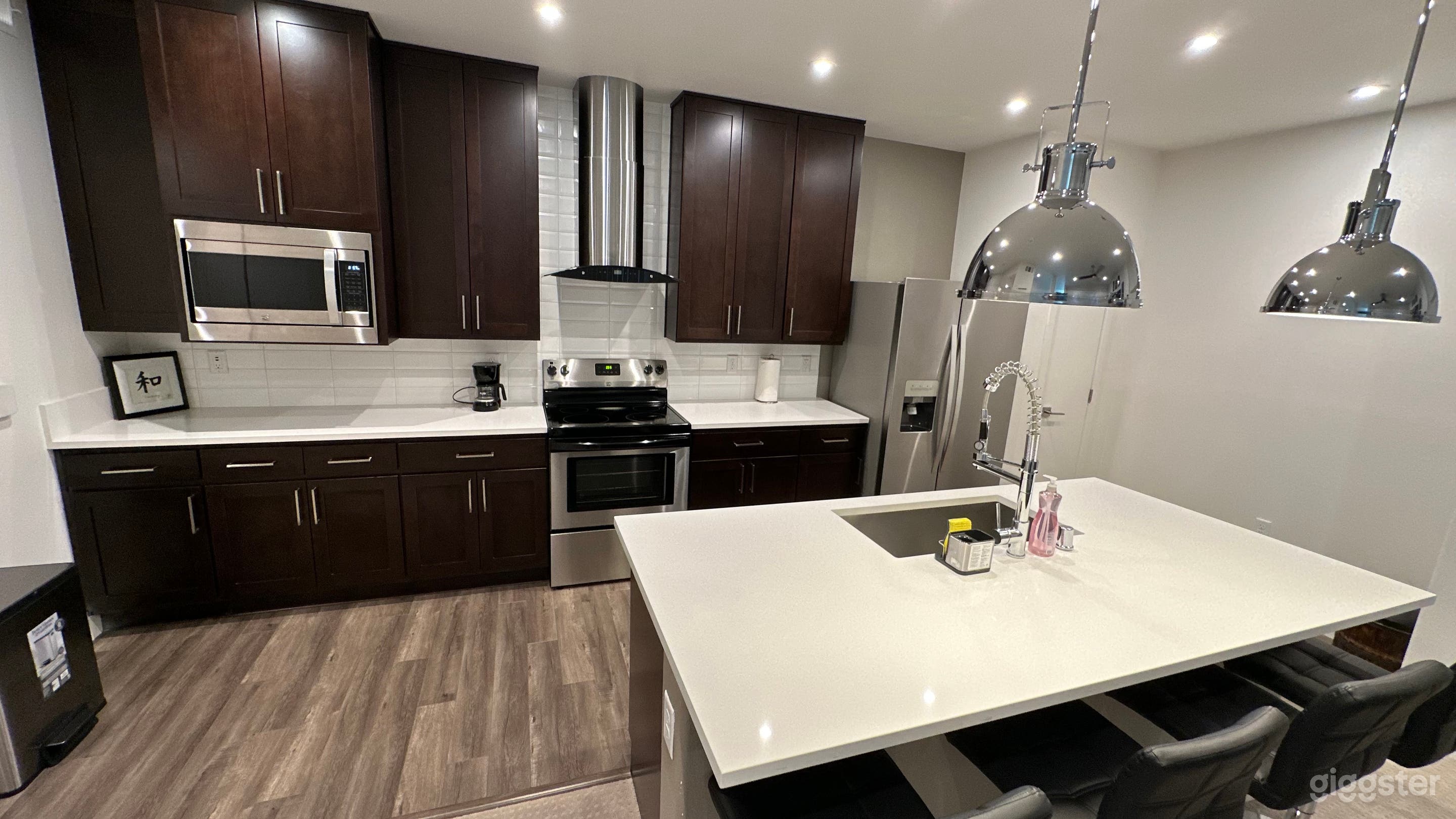 Modern 2 Bedroom Loft south of the Strip  Photo 1