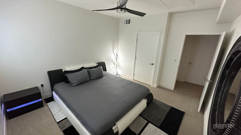  Modern 2 Bedroom Loft south of the Strip  