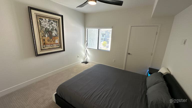  Modern 2 Bedroom Loft south of the Strip  