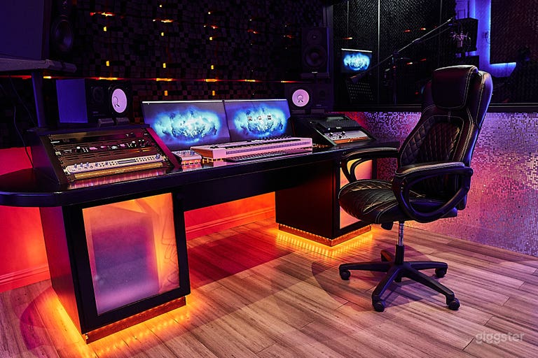 350 SQFT Professional Recording Studio 