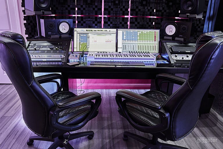  350 SQFT Professional Recording Studio 