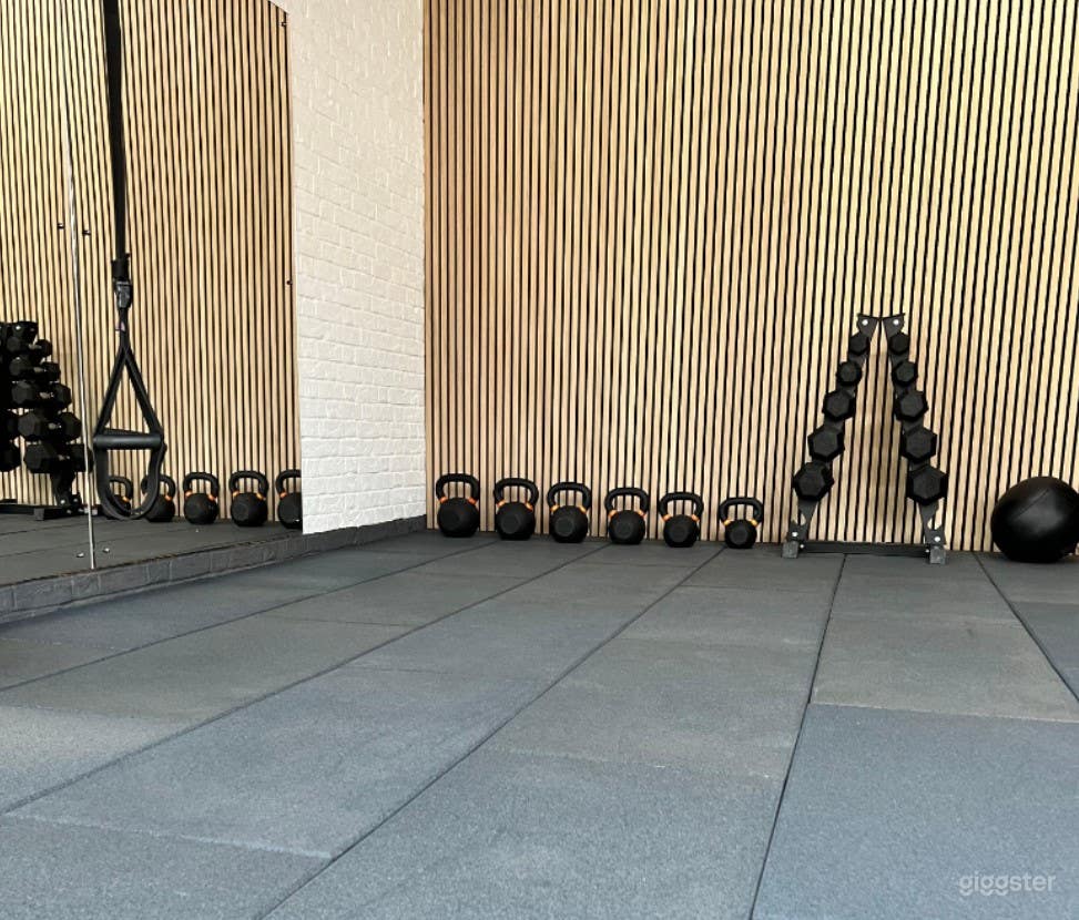 Well-equipped Fitness Studio  Photo 1