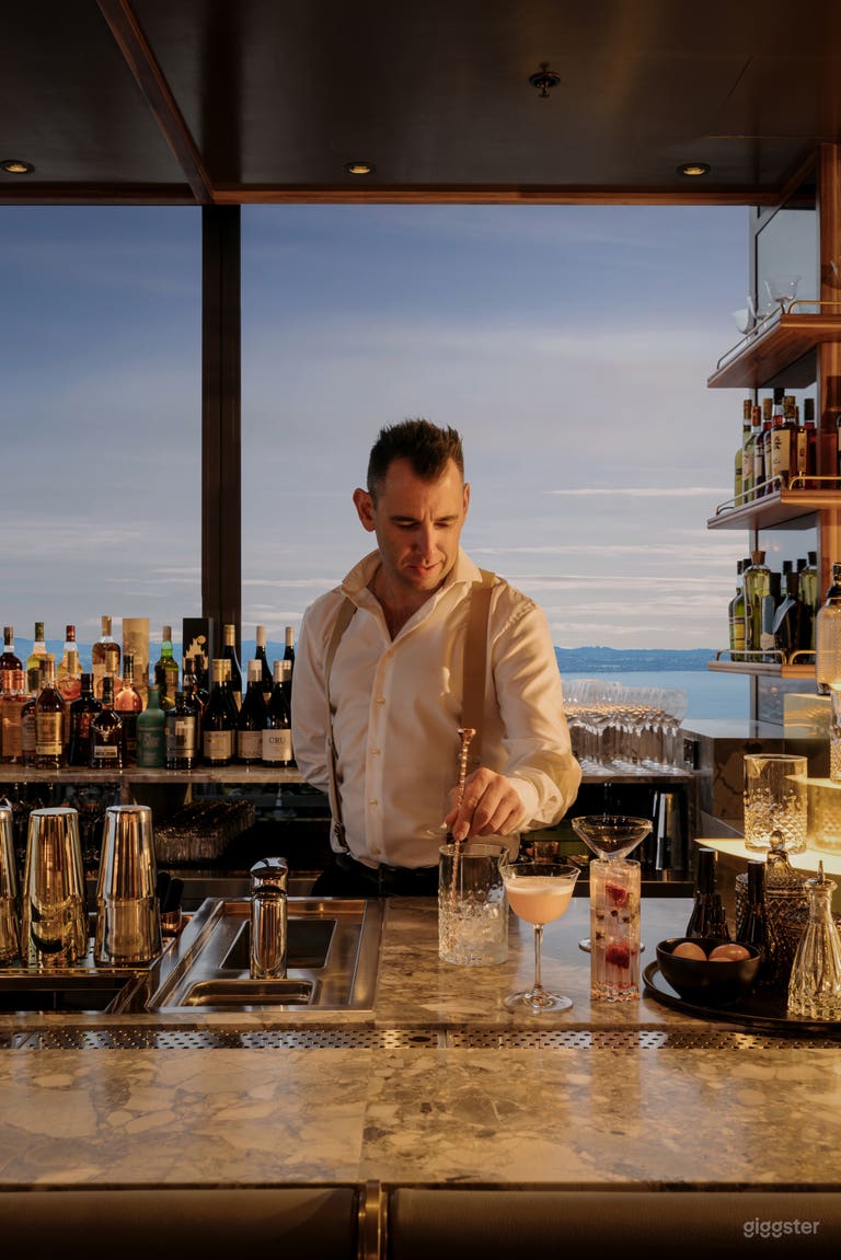  Impressive Rooftop Bar with Uninterrupted Views 