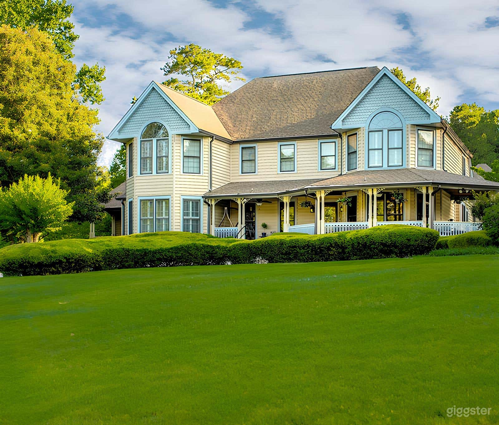 Victorian-style House in Large Estate Photo 1