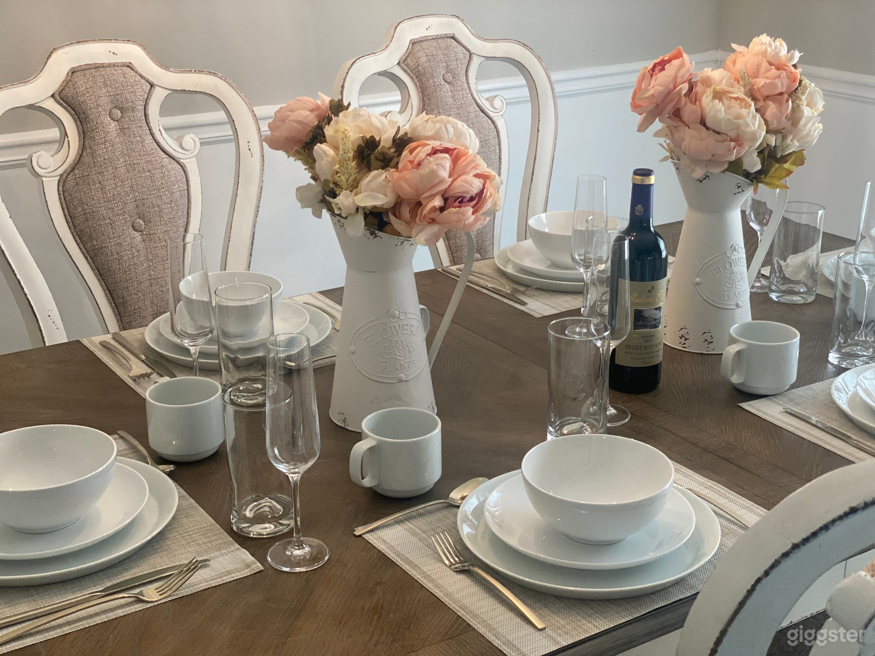 Cozy Modern French House in Georgia Photo 4