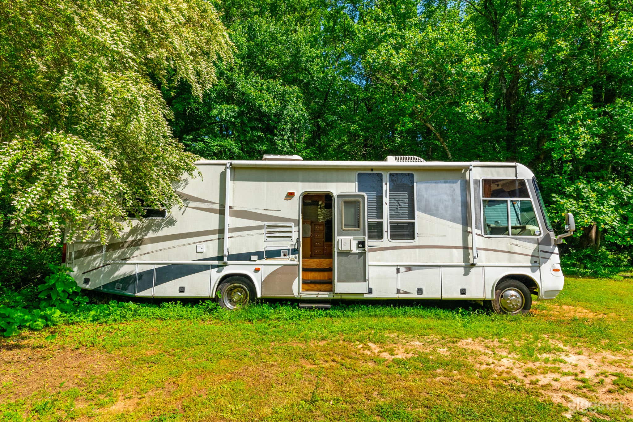 RV, Motorhome, Trailer Park, Rural Scenes Photo 1