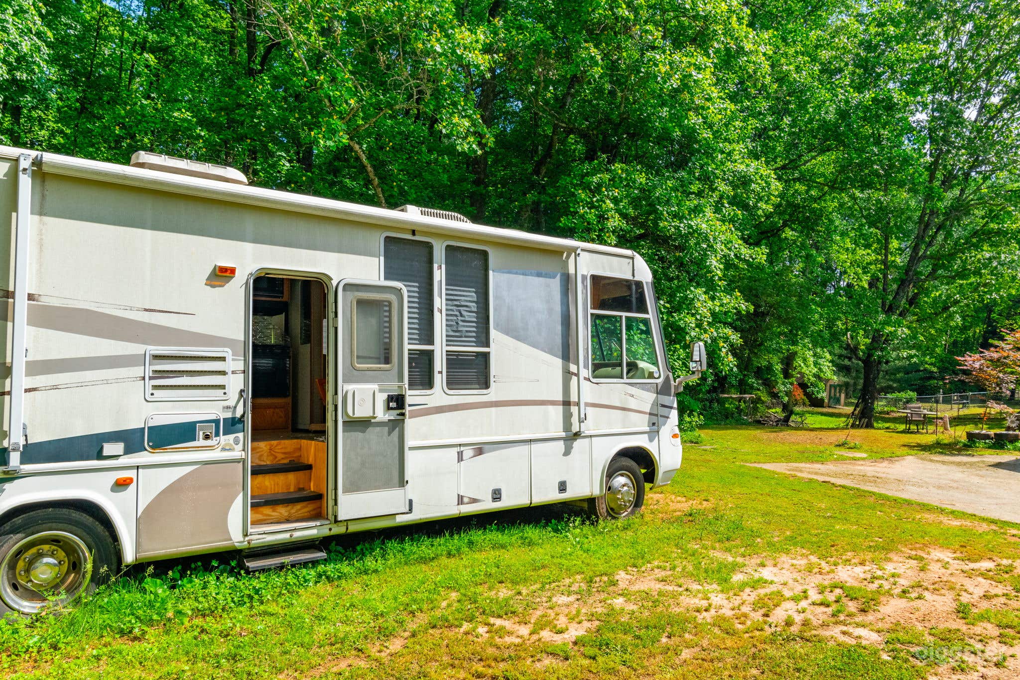 RV, Motorhome, Trailer Park, Rural Scenes Photo 2