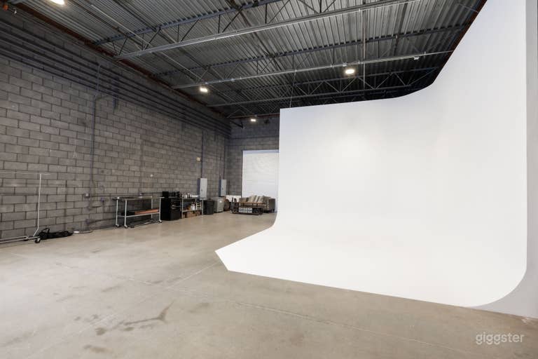  Spacious Studio with Large Cyclorama 