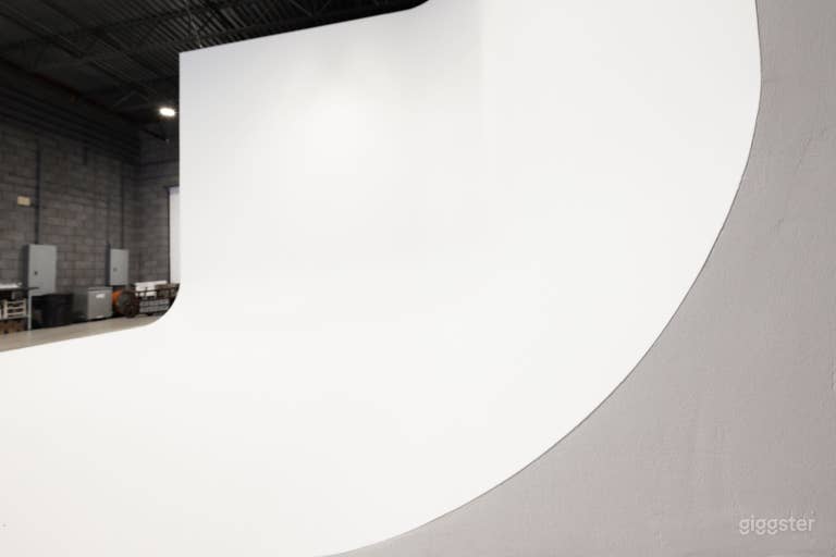  Spacious Studio with Large Cyclorama 