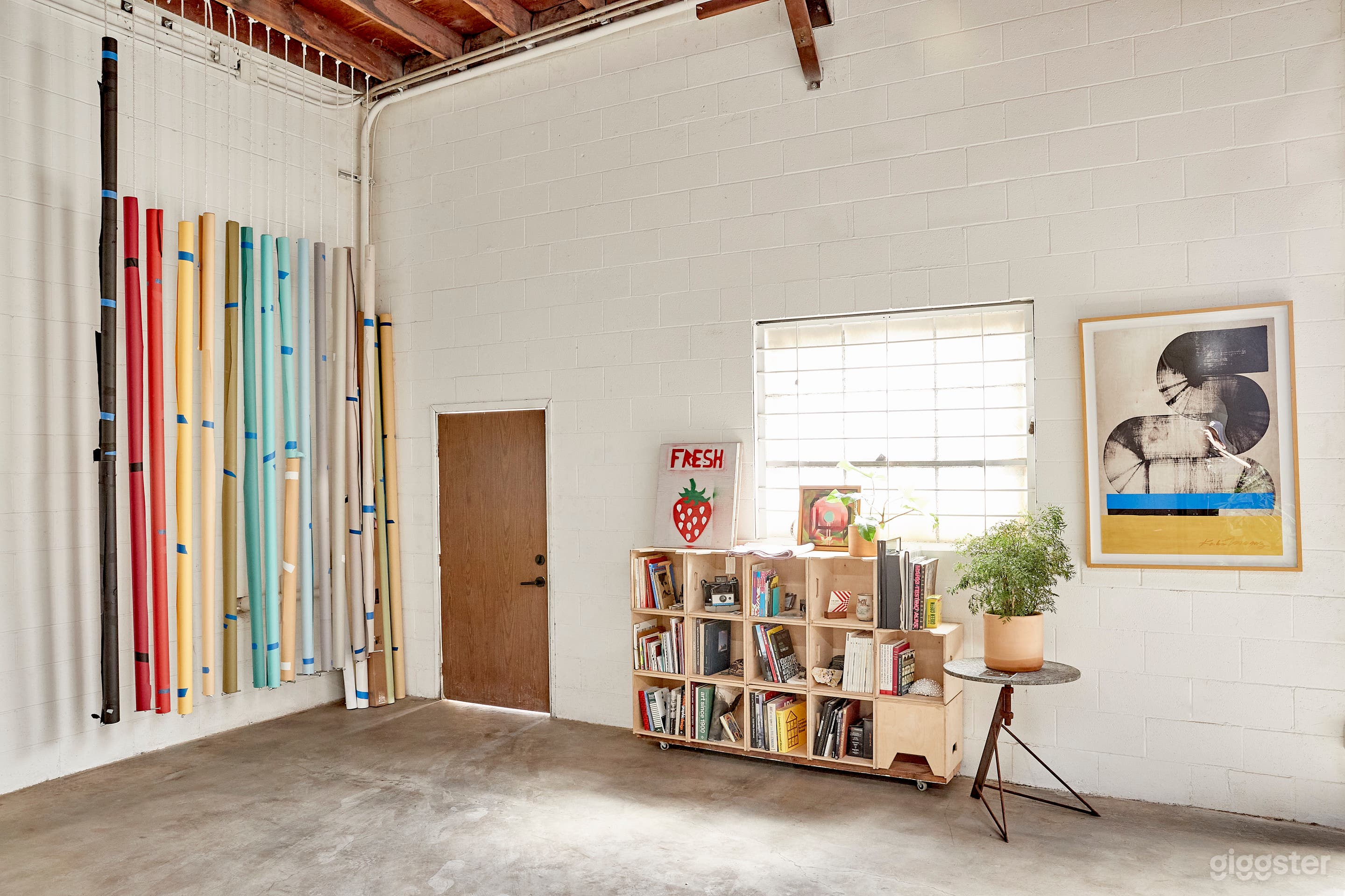 Large Modern studio in Boyle Heights Photo 4