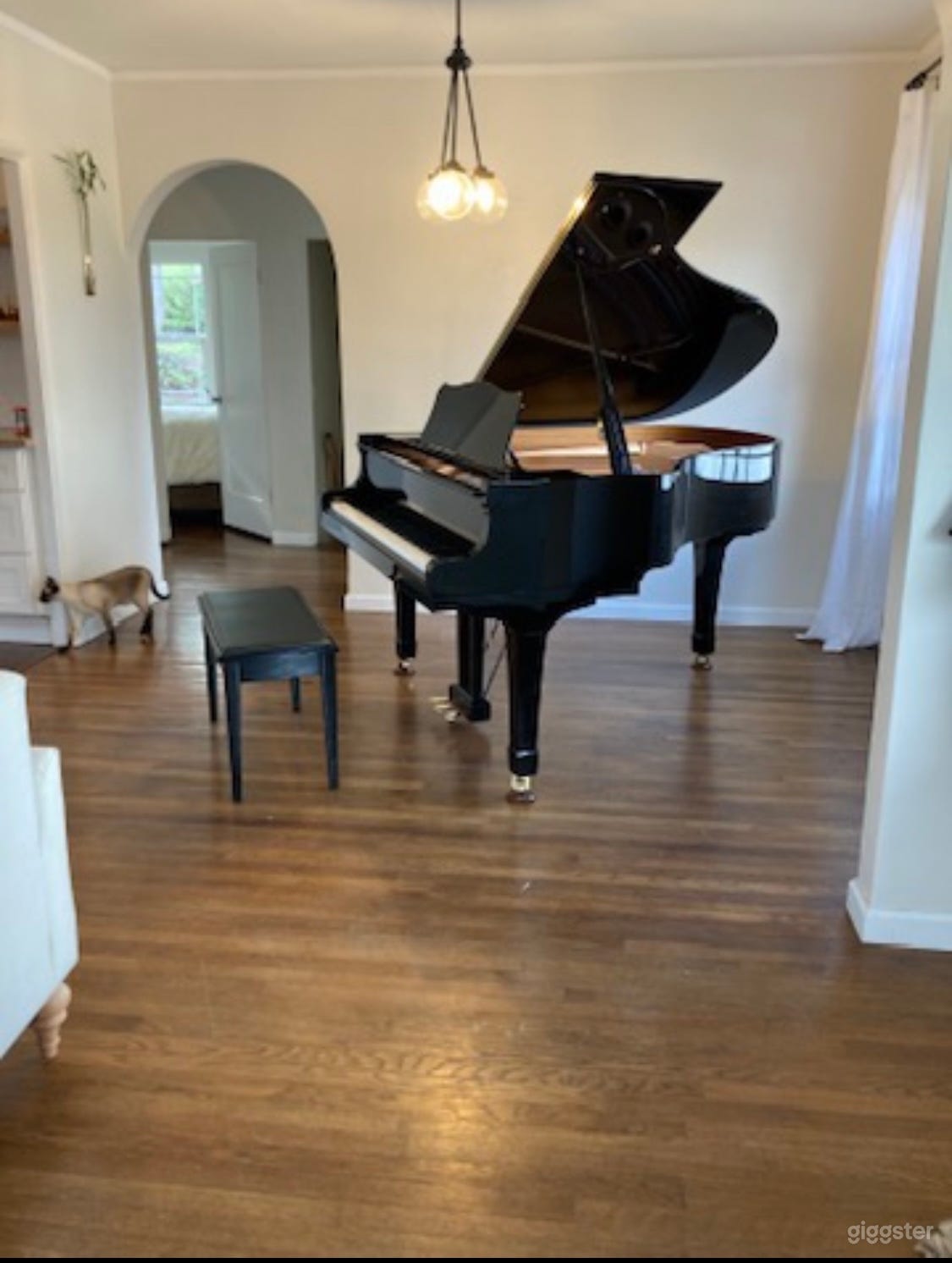 Quaint Peaceful 1920’s Home Photo 4