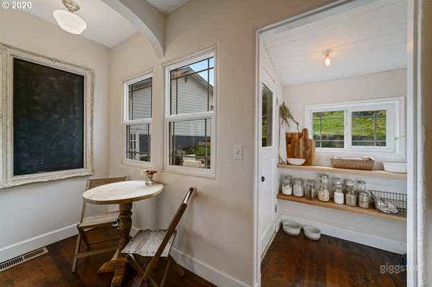 Quaint Peaceful 1920’s Home Photo 3