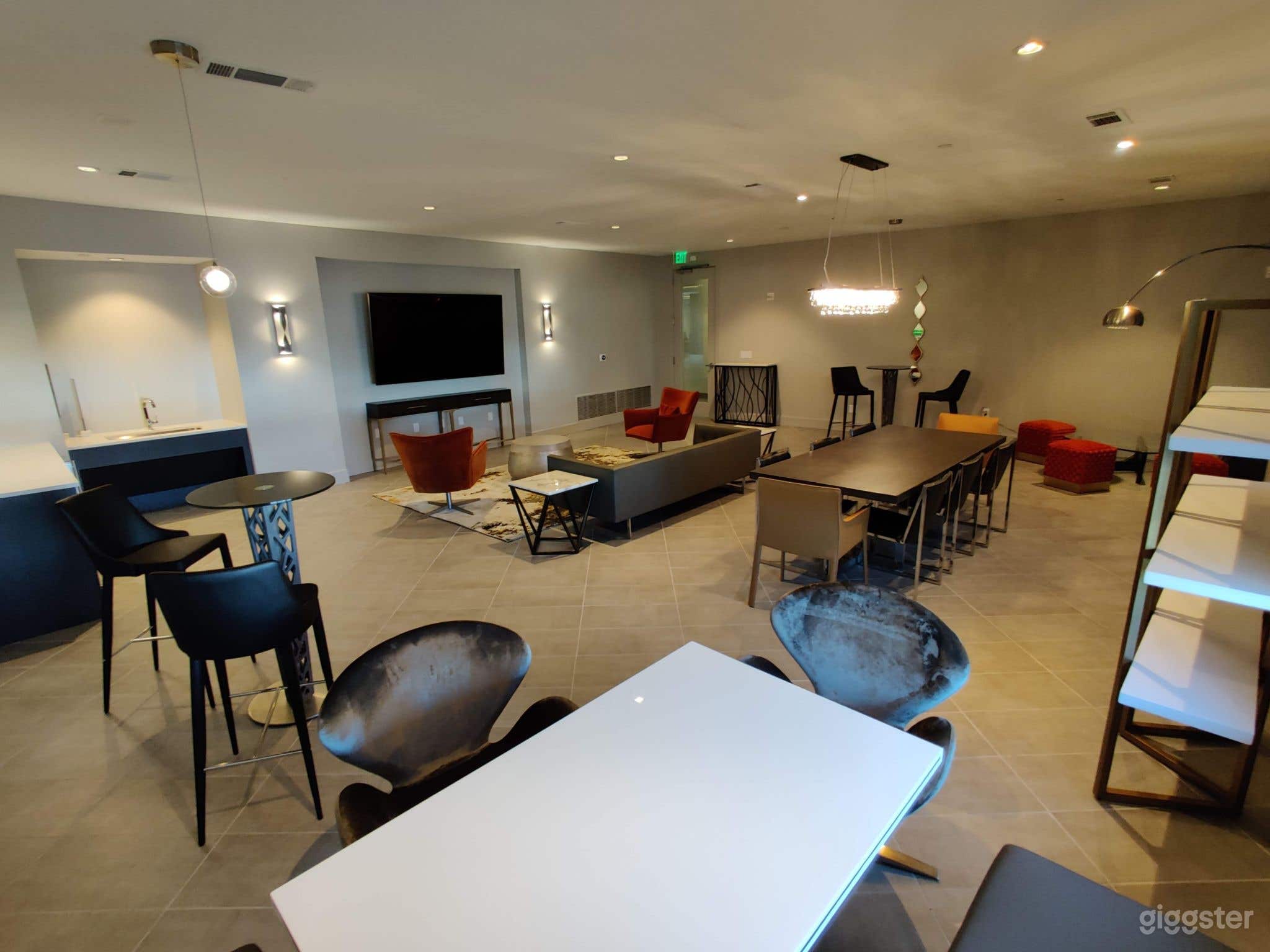 Executive Lounge in Towson Photo 4