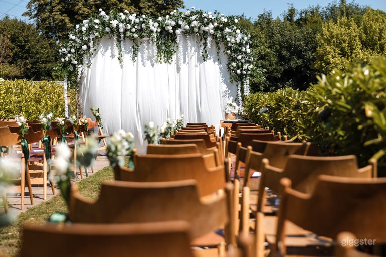  Stylish Hotel & Event Location in the Green 