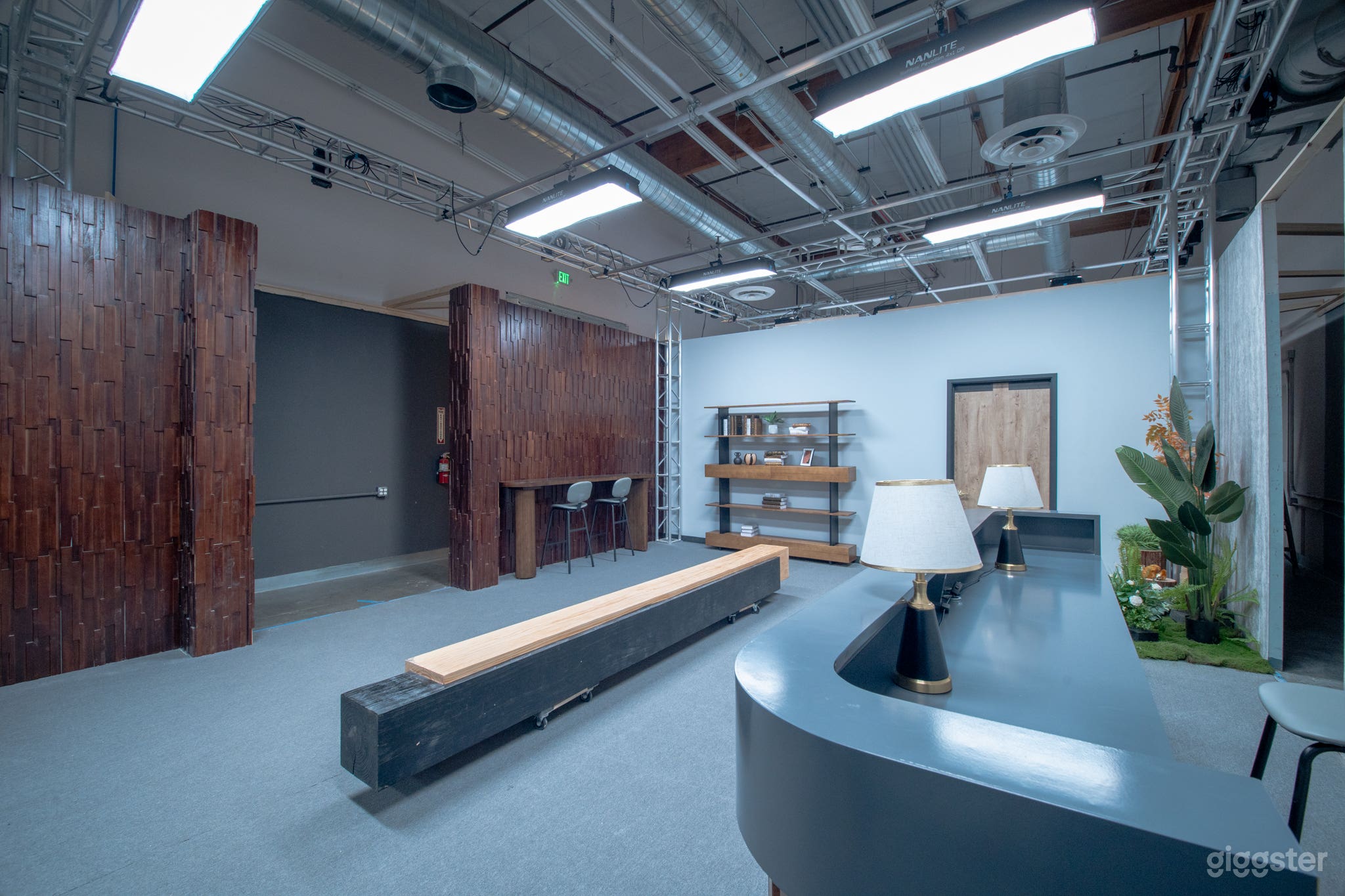 Corporate Office Set | CEO Suite & Lobby | DMX Film Lighting Photo 4