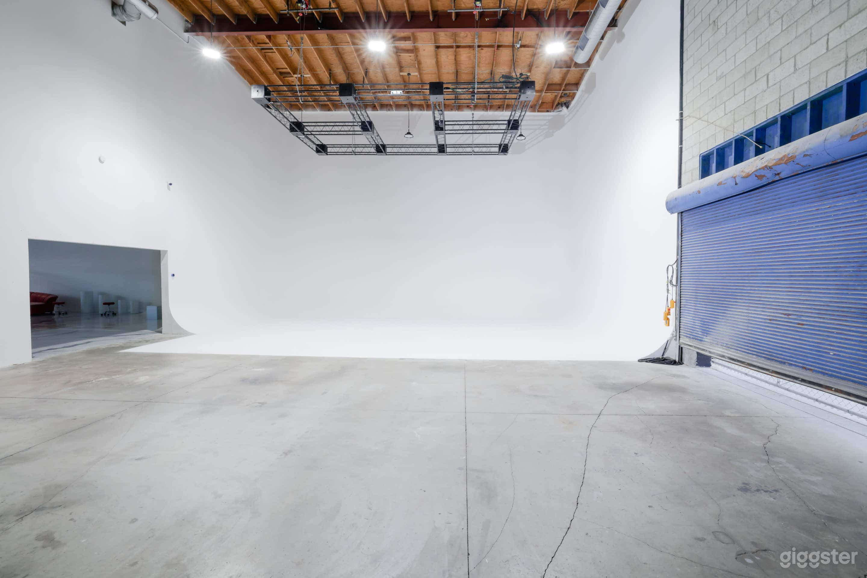 North Hollywood's Hidden Gem: Fully Equipped Studios  Photo 1