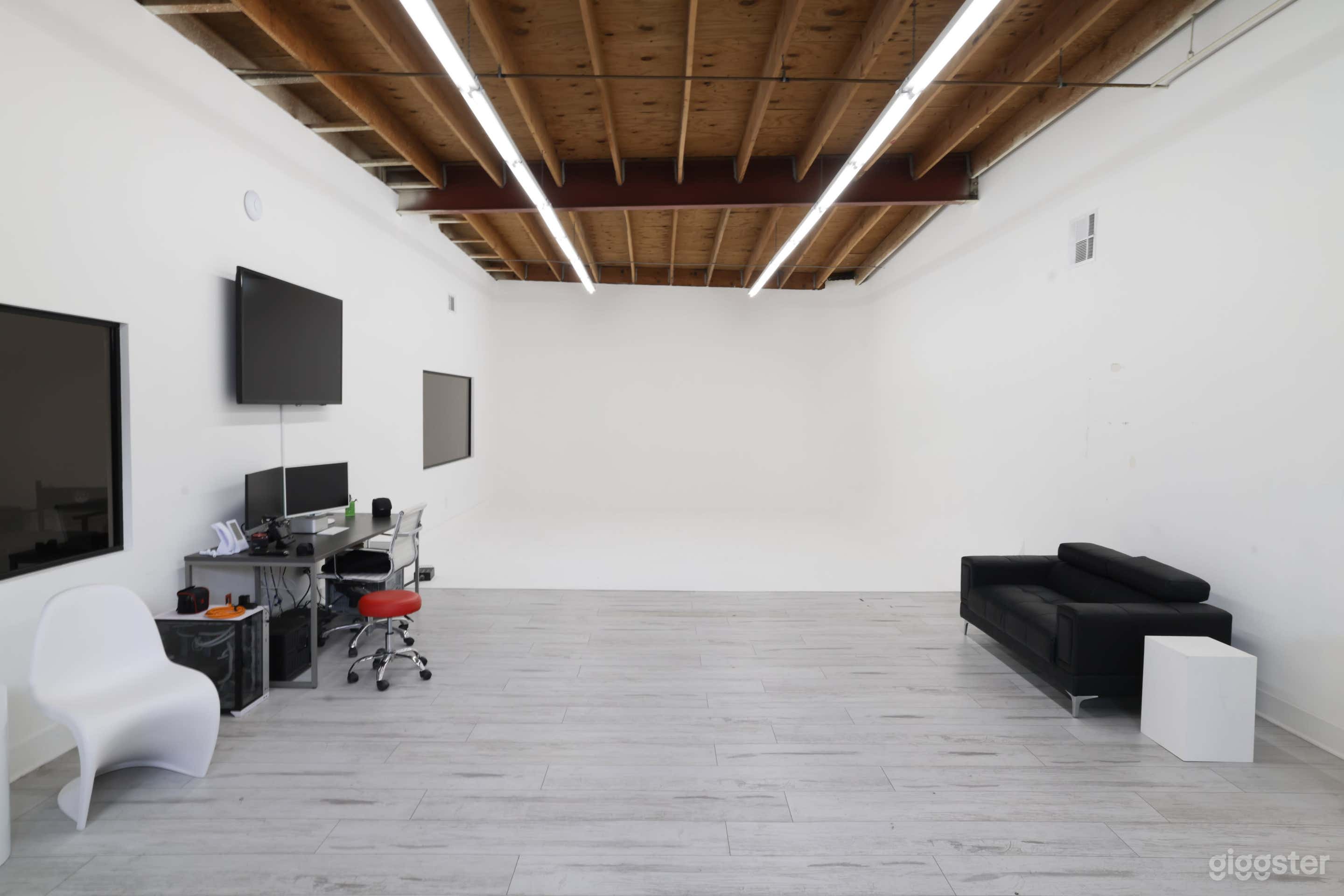 North Hollywood's Hidden Gem: Fully Equipped Studios  Photo 3