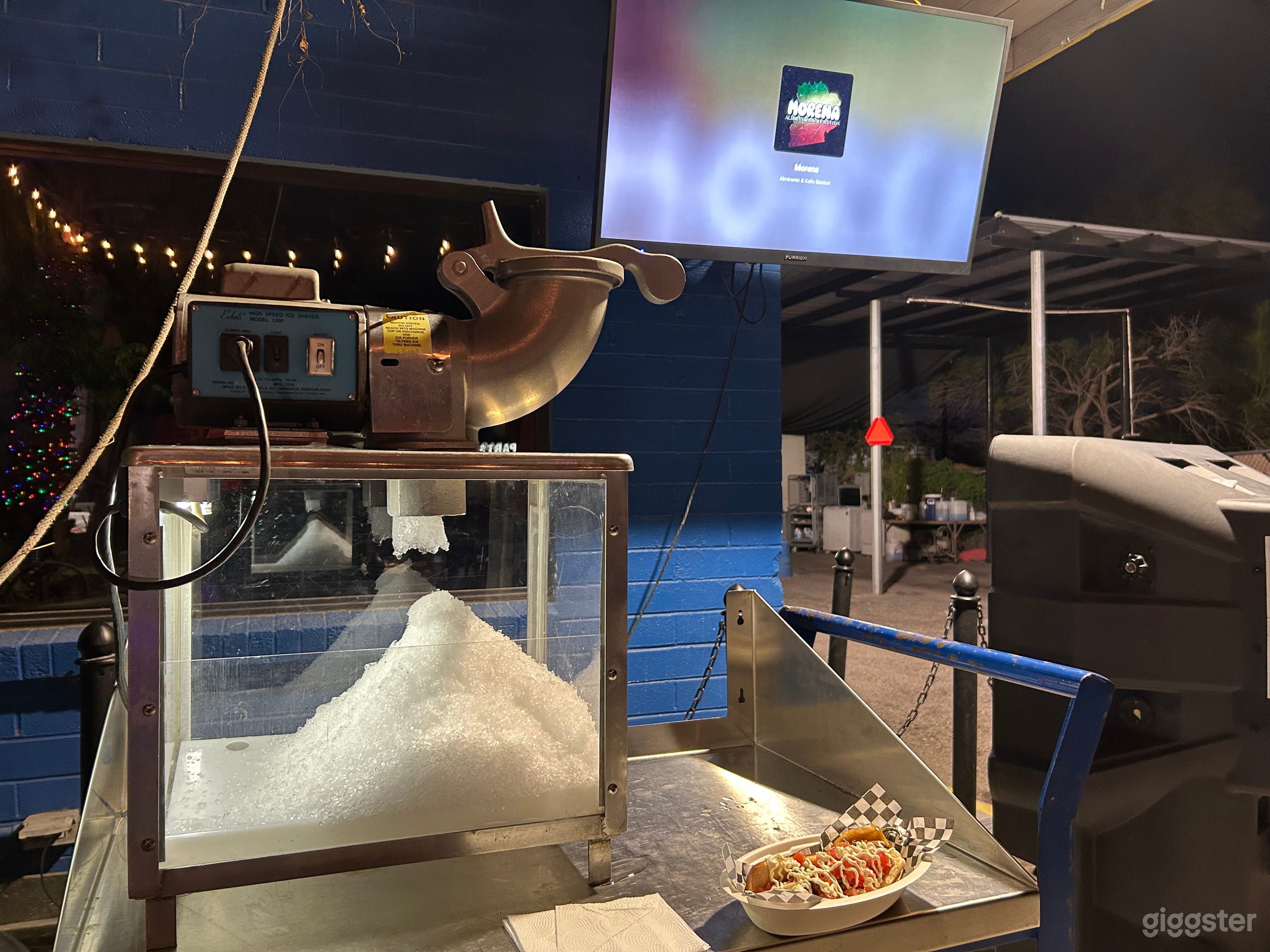 Downtown courtyard Photo 2