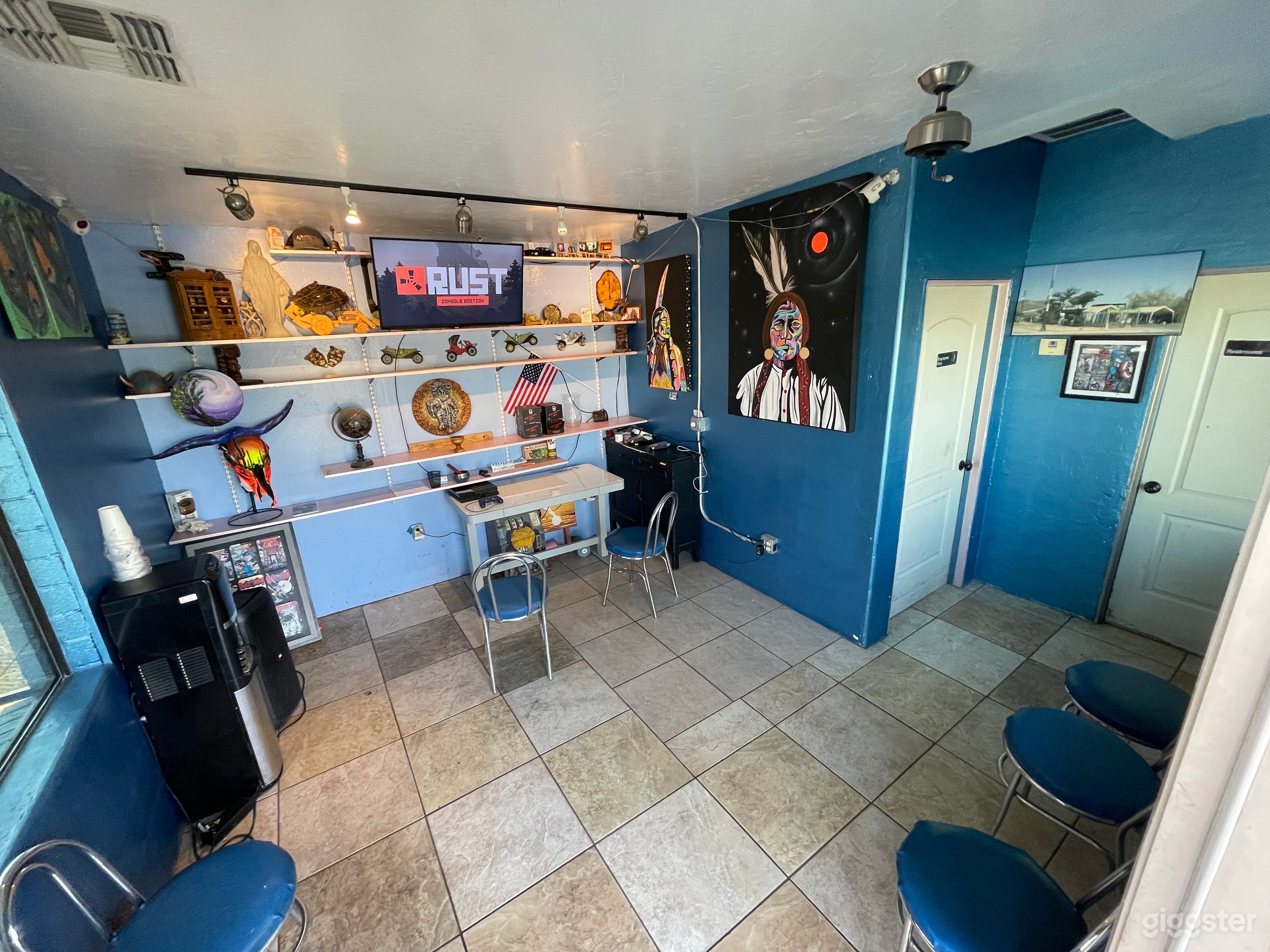 Downtown courtyard Photo 2