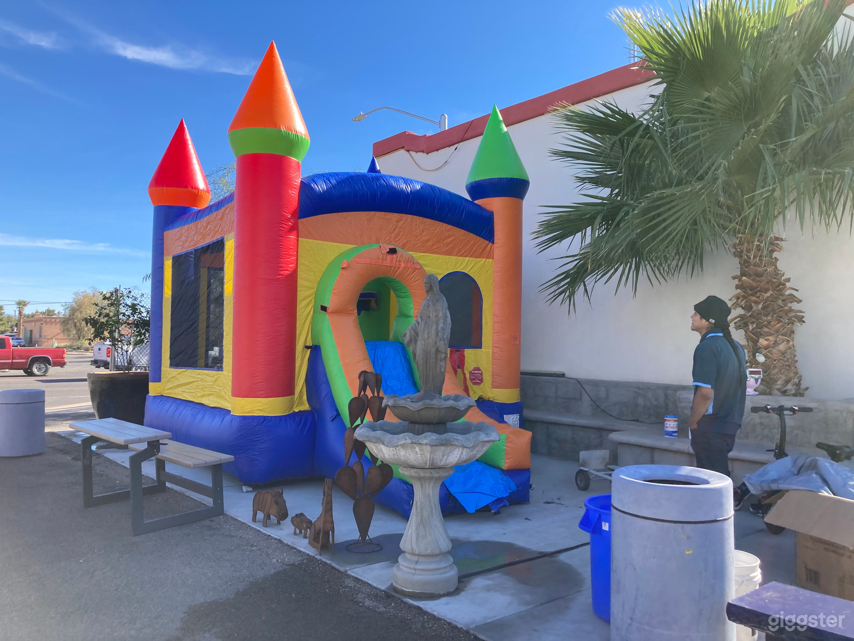 Downtown courtyard Photo 4