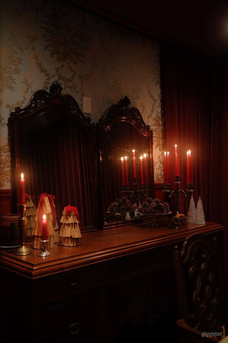  Elegant Lounge in the heart of Griffintown 