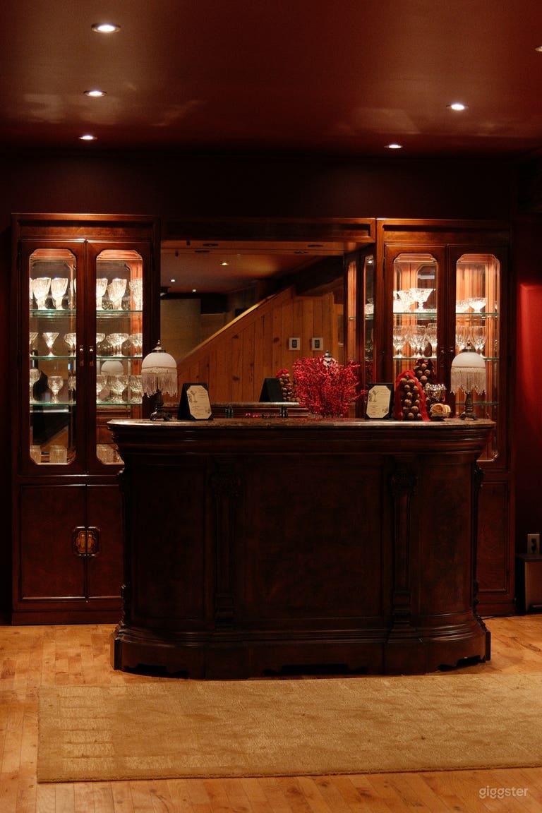  Elegant Lounge in the heart of Griffintown 