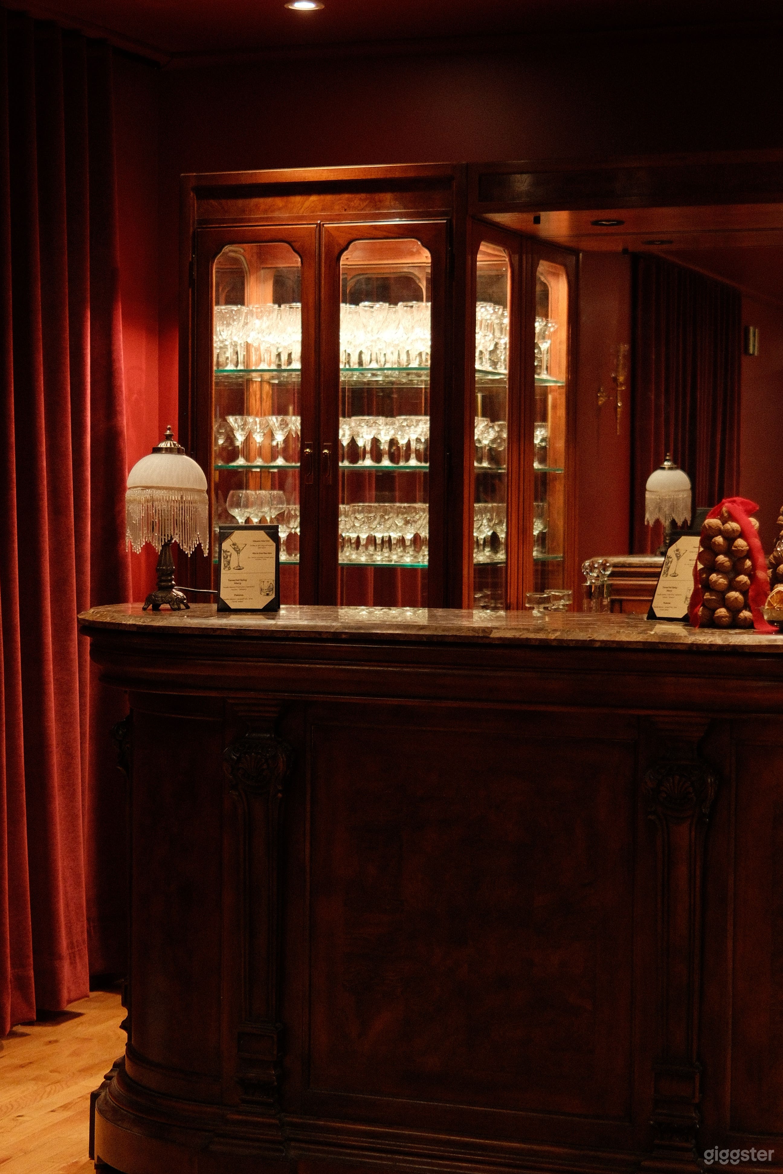 Elegant Lounge in the heart of Griffintown Photo 1