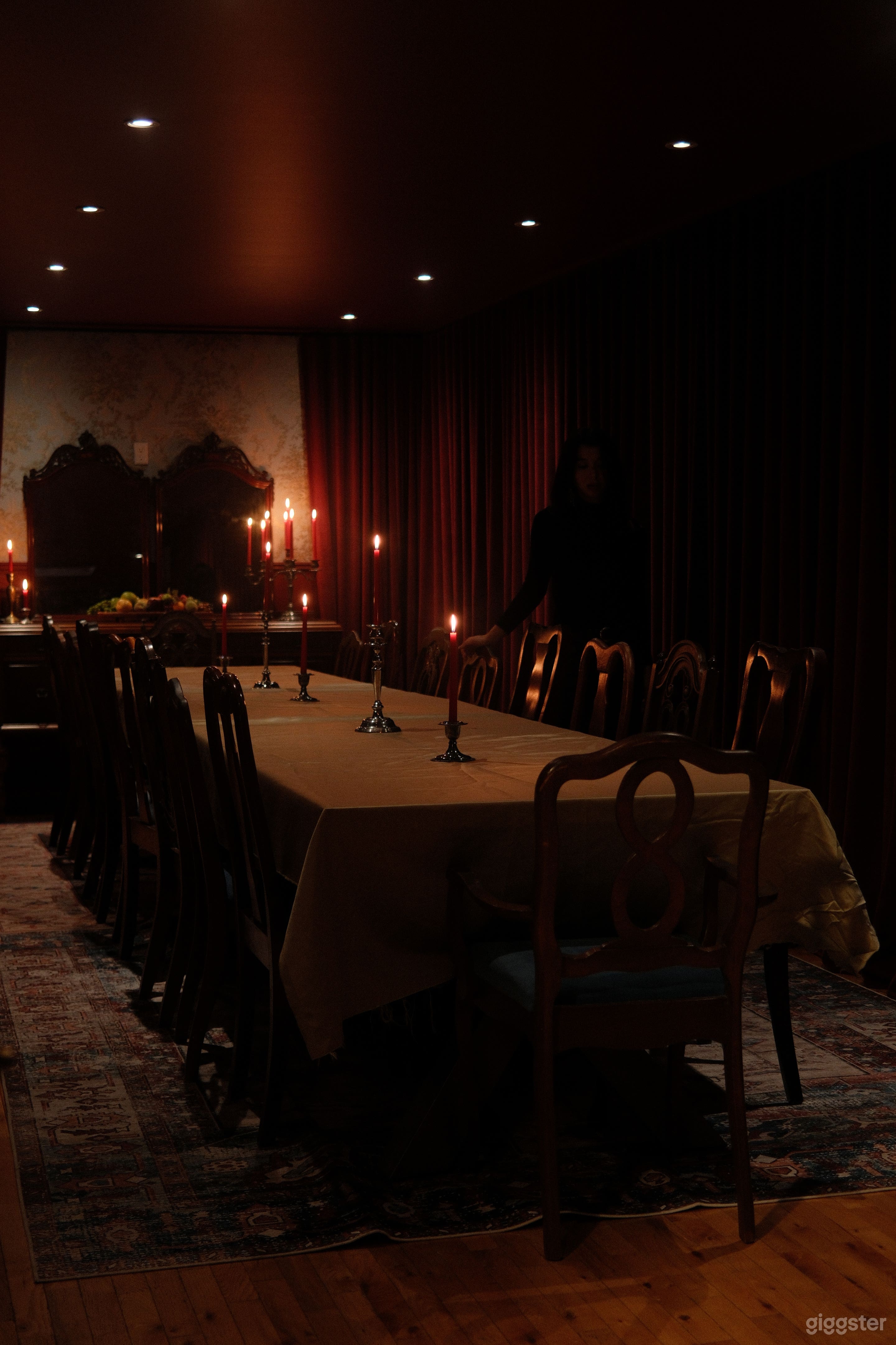 Elegant Lounge in the heart of Griffintown Photo 4